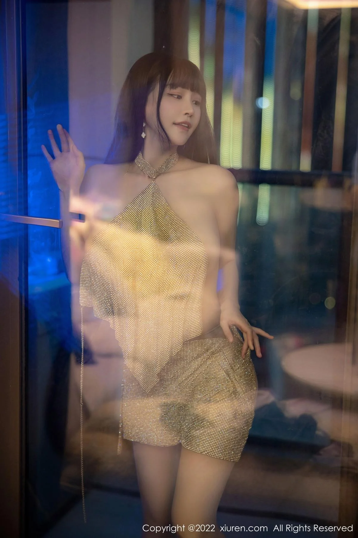 朱可儿Flora大理旅拍金色闪亮连衣短裙秀丰满身材绝美写真 第 40 张