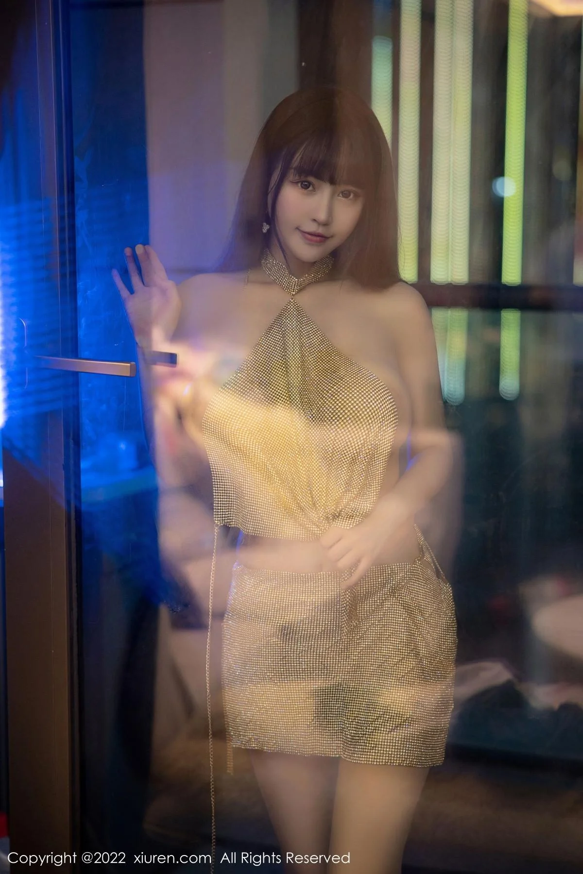 朱可儿Flora大理旅拍金色闪亮连衣短裙秀丰满身材绝美写真 第 47 张