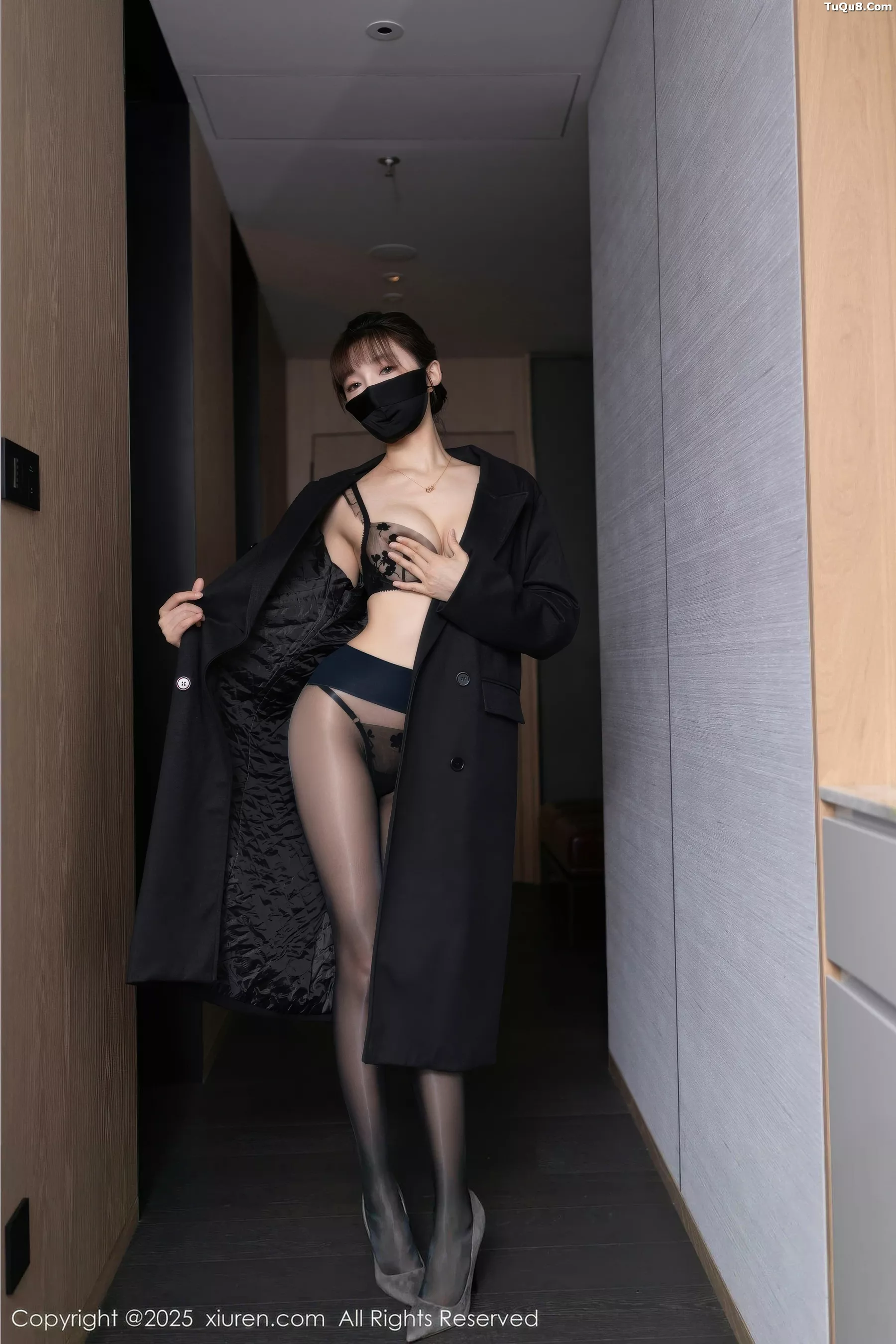 陆萱萱性感黑色风衣露黑色蕾丝内衣配超薄黑丝极致魅惑写真 第 15 张