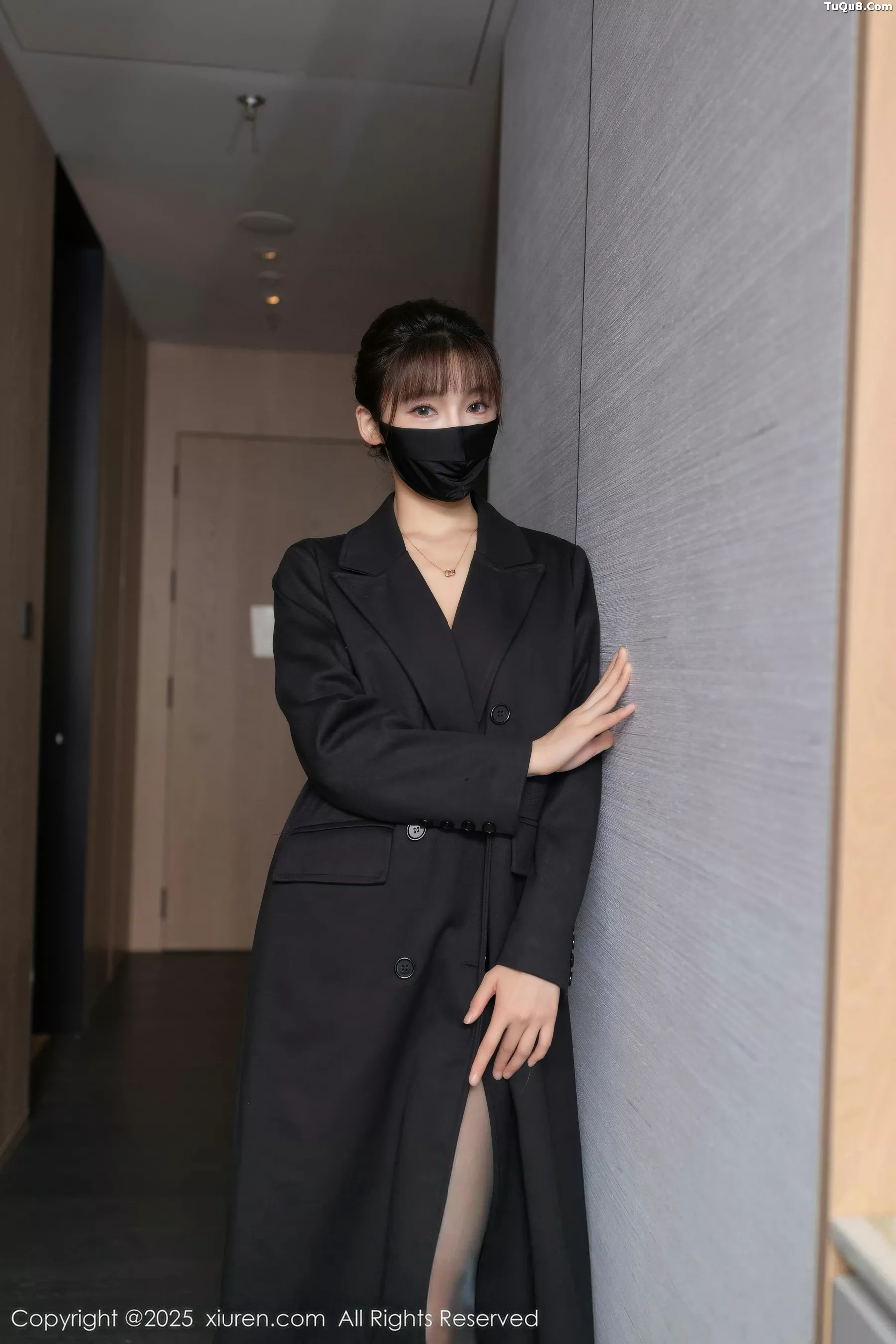 陆萱萱性感黑色风衣露黑色蕾丝内衣配超薄黑丝极致魅惑写真 第 3 张