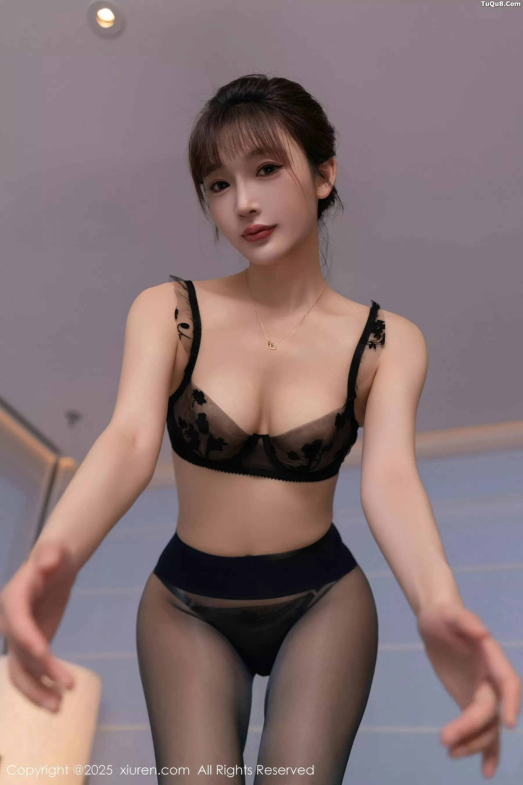 陆萱萱性感黑色风衣露黑色蕾丝内衣配超薄黑丝极致魅惑写真 第 79 张
