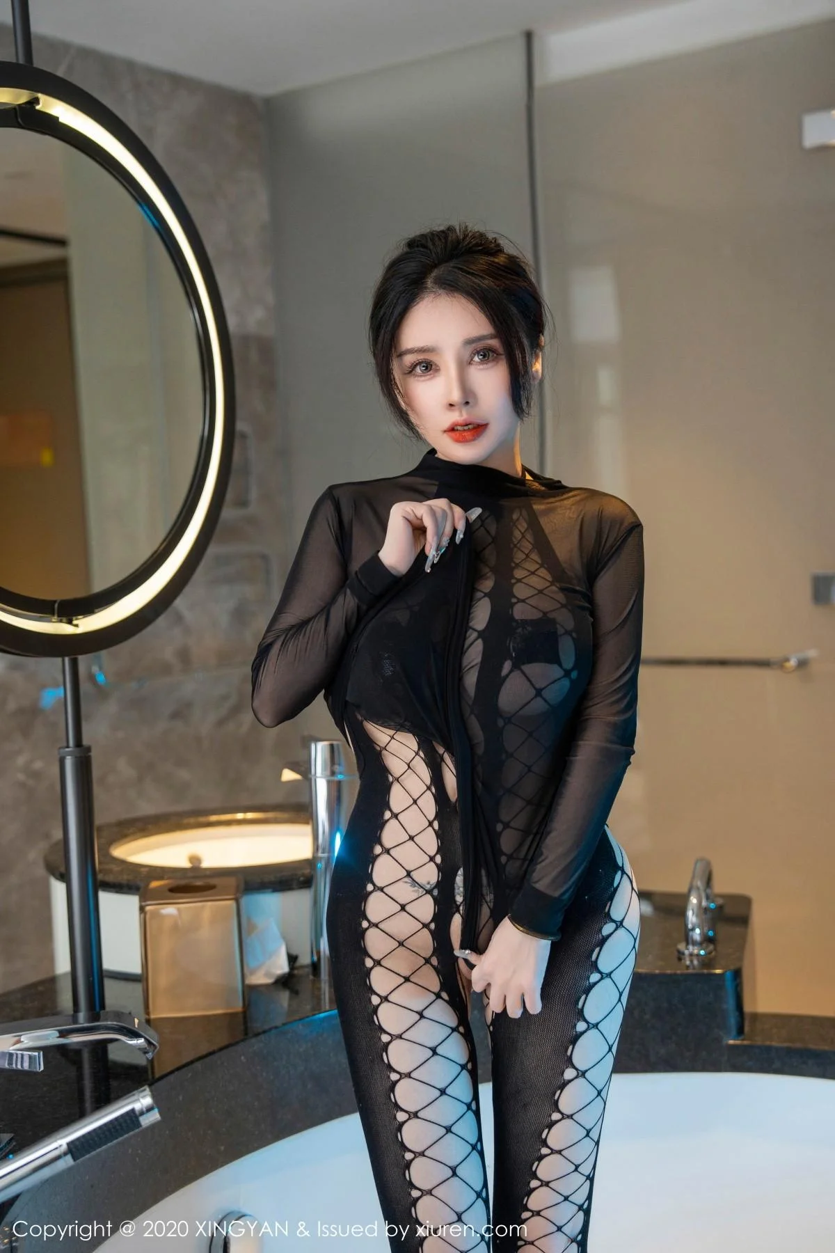 潘娇娇性感黑色渔网式连体衣情趣服饰秀巨乳肥臀绝美写真 第 16 张