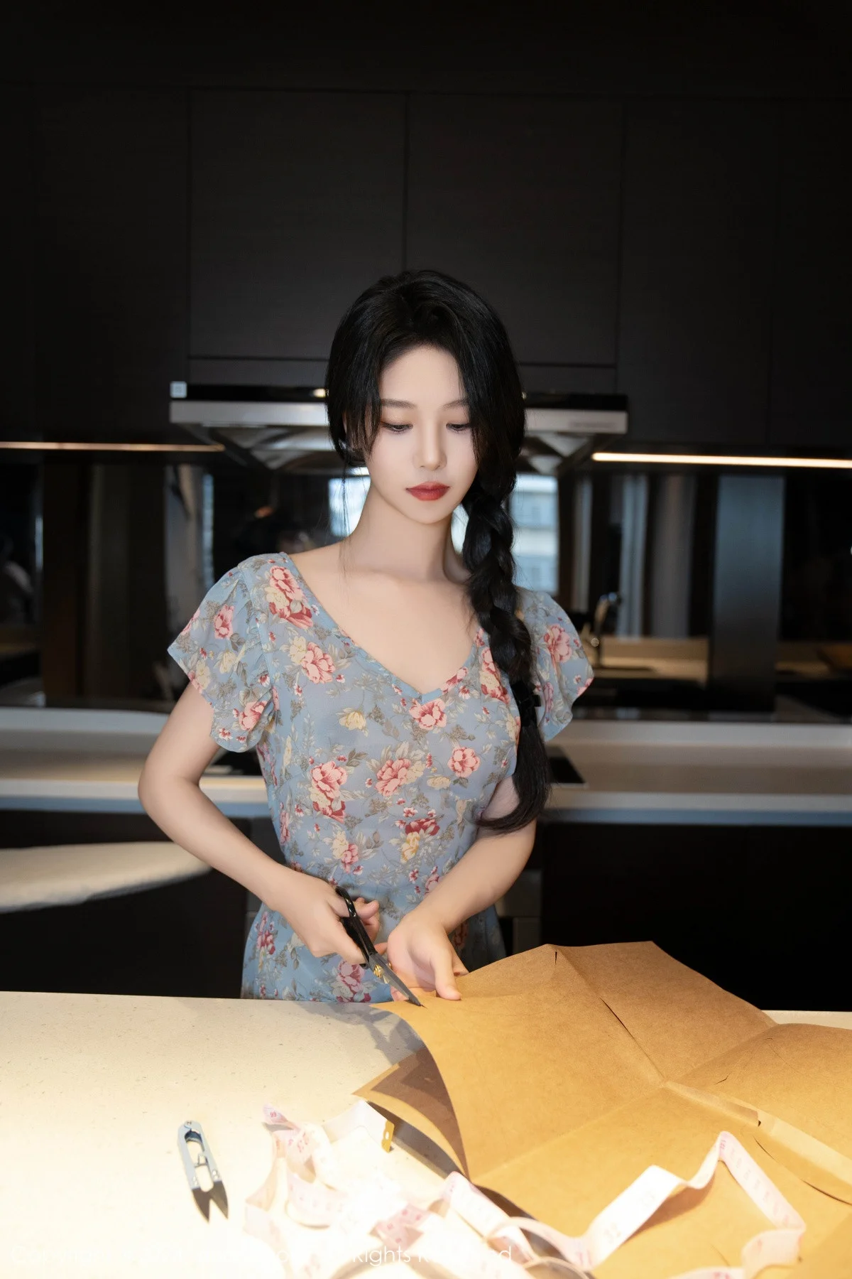 利世性感花纹图案连衣短裙配超薄肉丝秀曼妙身姿绝美写真 第 16 张