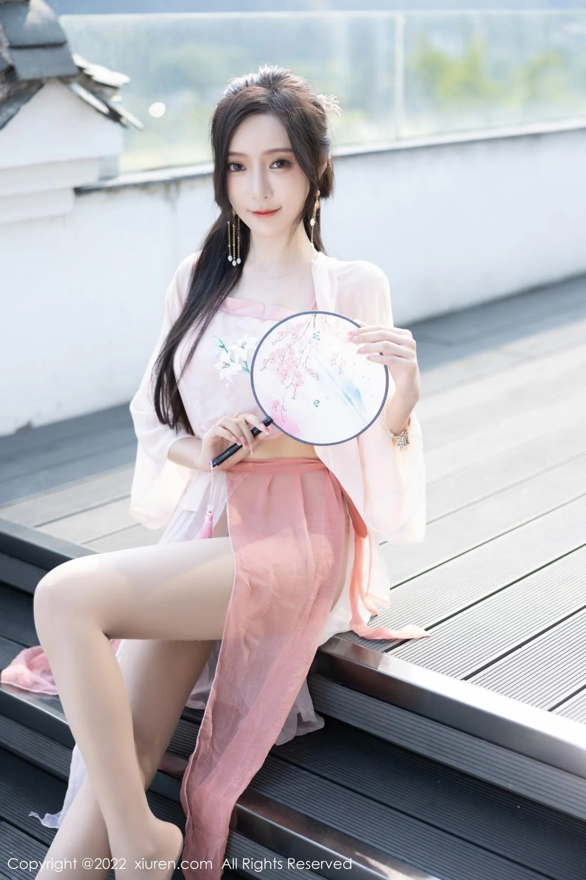 王馨瑶yanni私房粉色肚兜配超薄肉丝秀惹火身材绝美写真 第 1 张