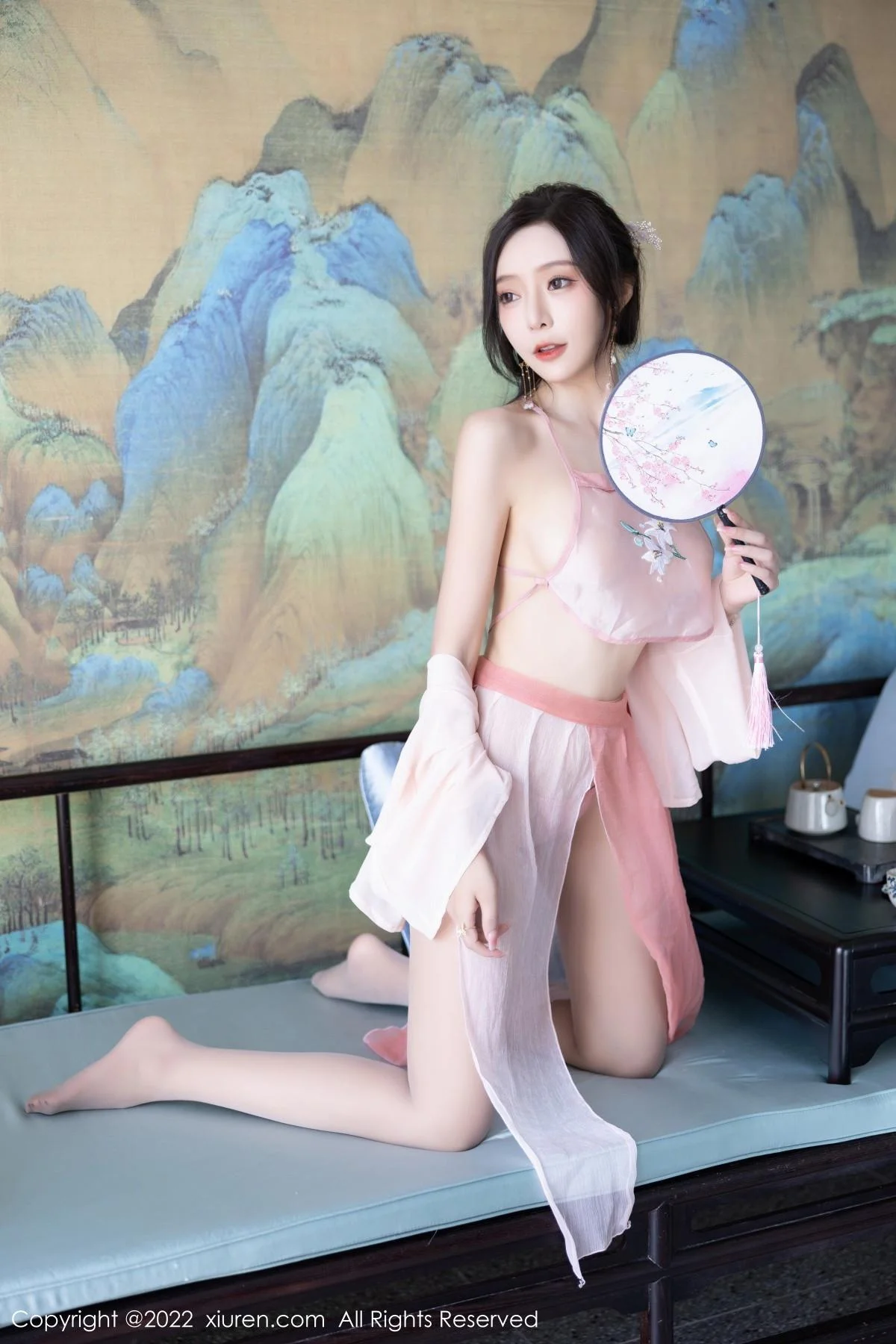 王馨瑶yanni私房粉色肚兜配超薄肉丝秀惹火身材绝美写真 第 36 张