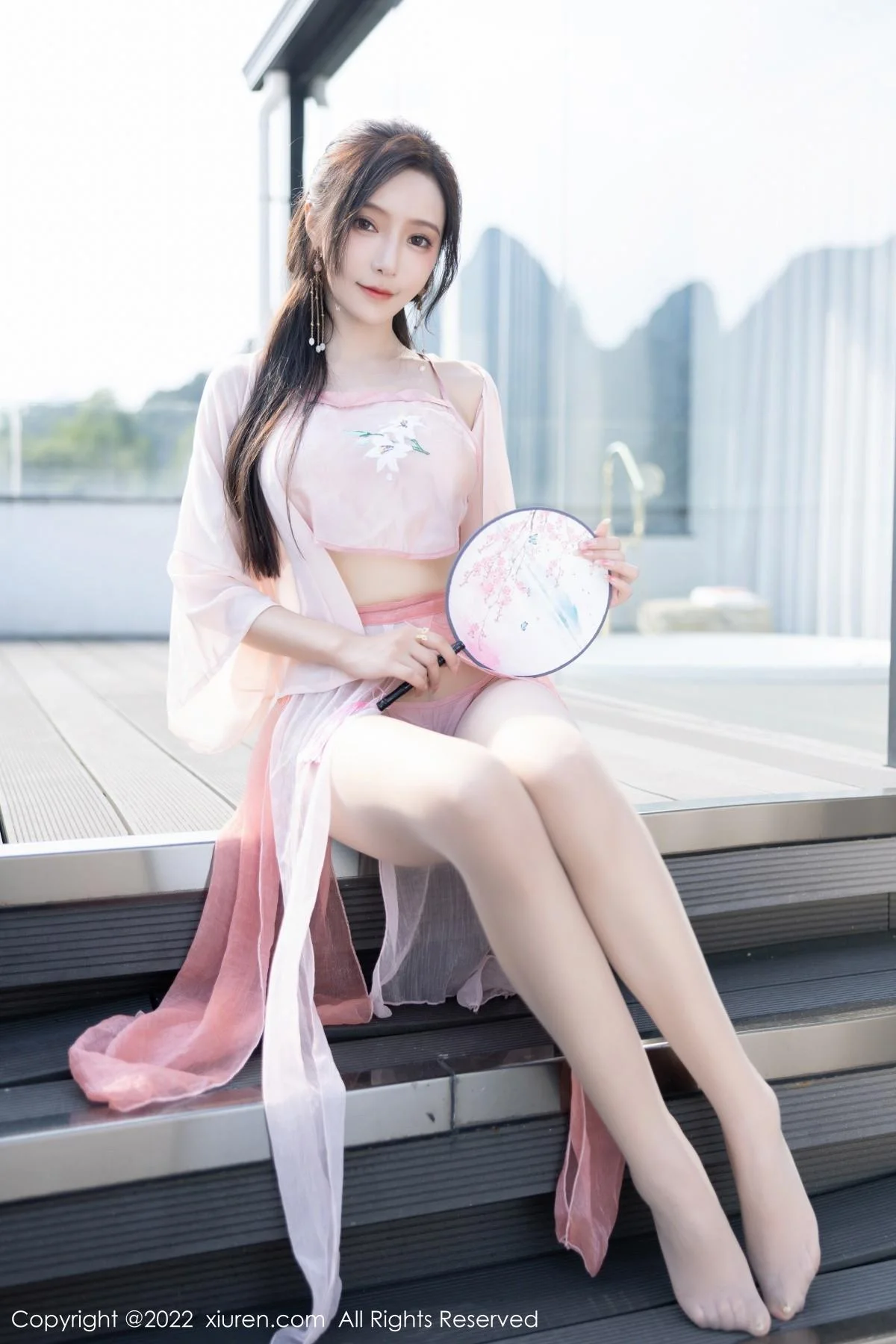 王馨瑶yanni私房粉色肚兜配超薄肉丝秀惹火身材绝美写真 第 6 张