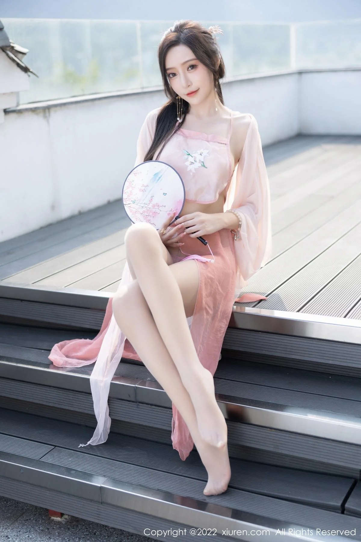 王馨瑶yanni私房粉色肚兜配超薄肉丝秀惹火身材绝美写真 第 7 张