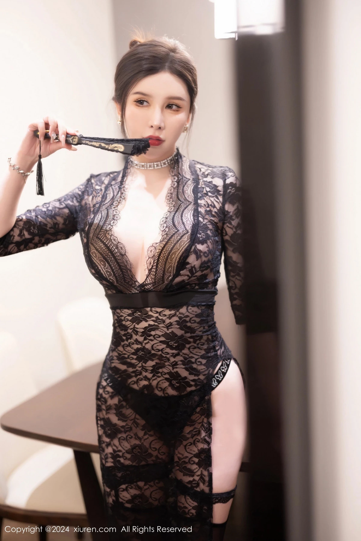 李丽莎性感黑色蕾丝连体服饰配黑丝袜秀完美身材绝美写真 第 18 张