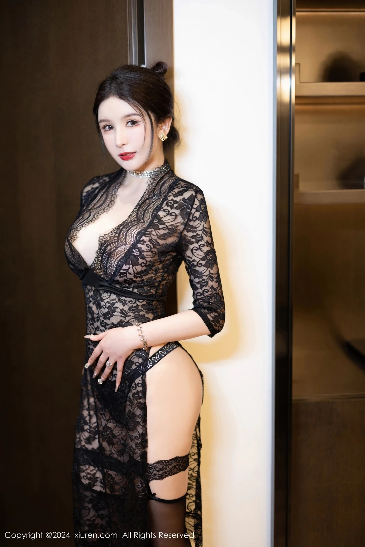 李丽莎性感黑色蕾丝连体服饰配黑丝袜秀完美身材绝美写真 第 39 张