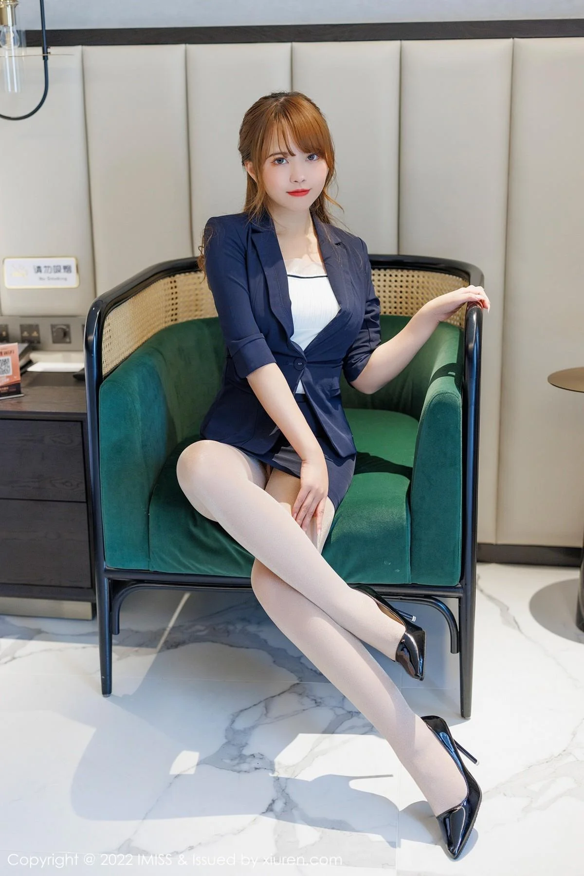 张思允Nice云南心愿脱蓝色OL制服露紫色内衣撩人绝美写真 第 57 张