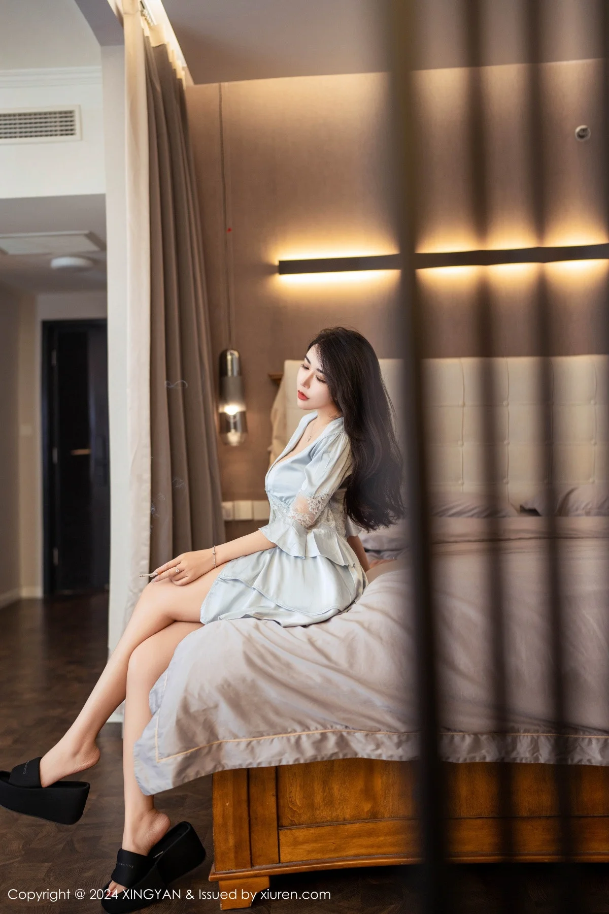 李若汐ci性感浅蓝色蕾丝睡衣露蕾丝内衣秀丰腴身姿绝美写真 第 1 张