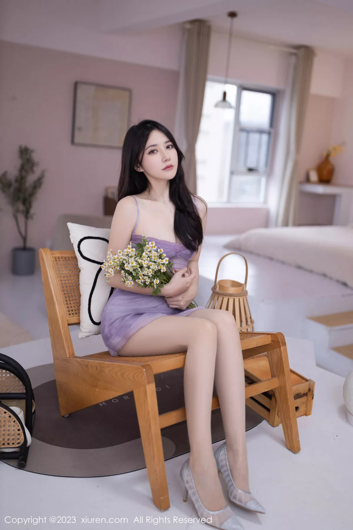 鱼子酱Fish性感紫色吊带连衣短裙半脱秀曼妙身姿绝美写真 第 1 张