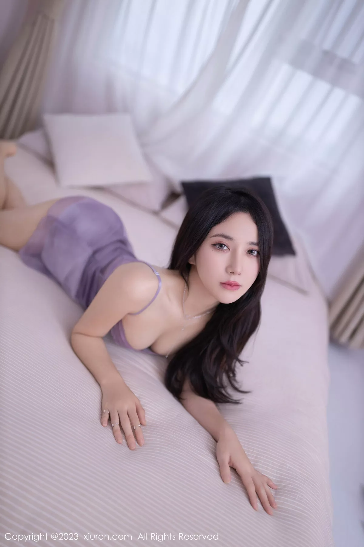 鱼子酱Fish性感紫色吊带连衣短裙半脱秀曼妙身姿绝美写真 第 35 张