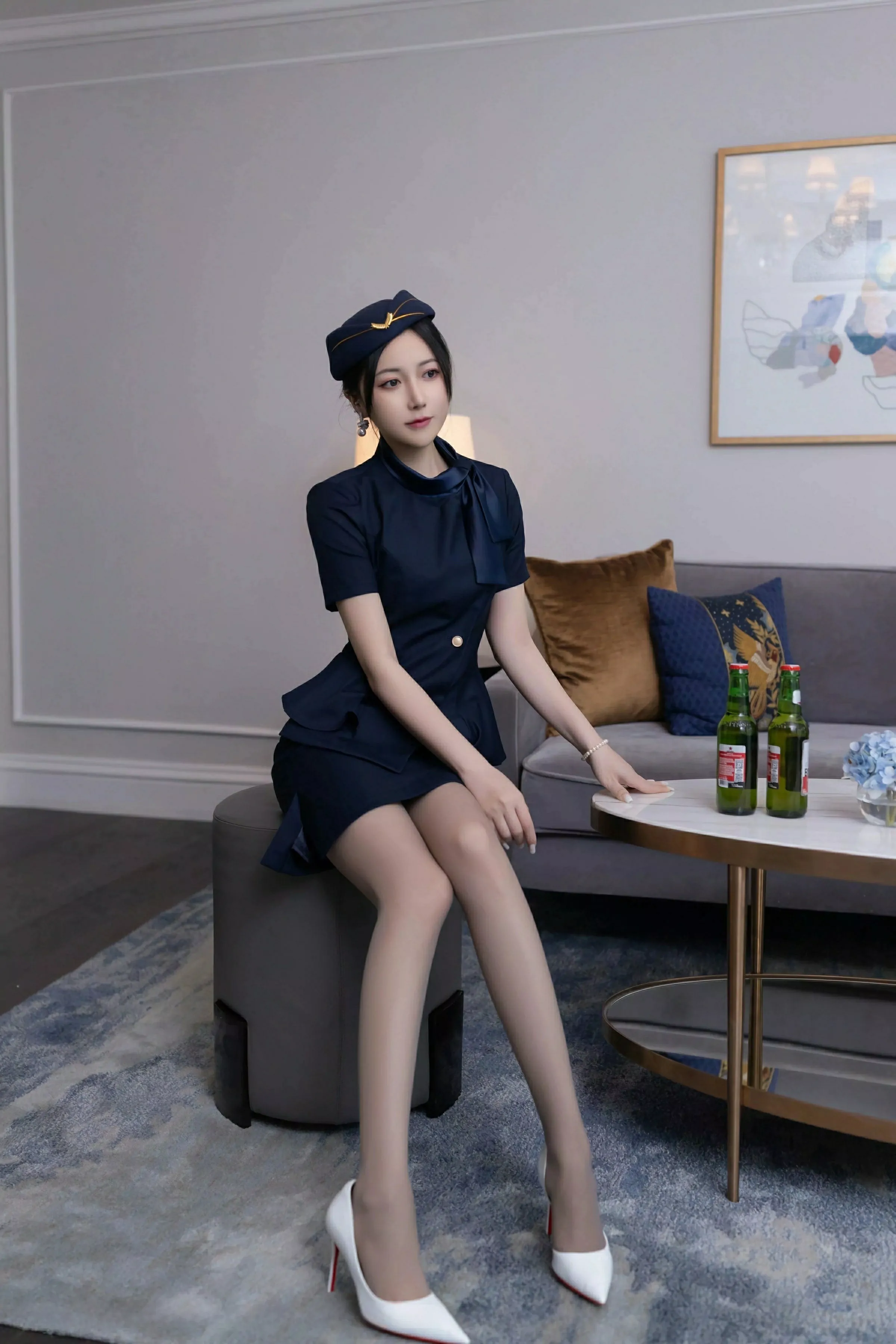 鱼子酱Fish性感空姐制服露白色内衣配灰丝袜秀美腿绝美写真 第 18 张