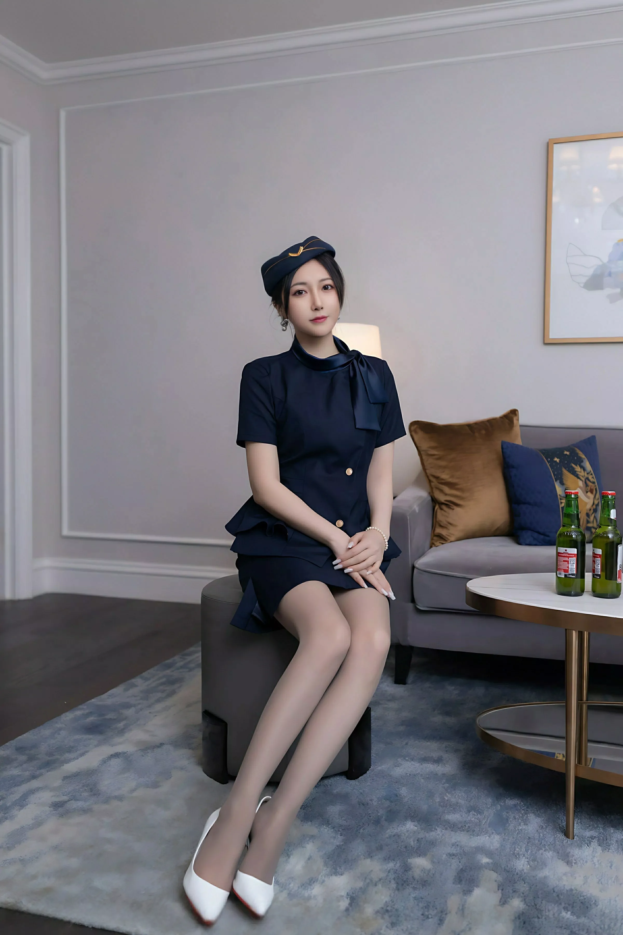 鱼子酱Fish性感空姐制服露白色内衣配灰丝袜秀美腿绝美写真 第 19 张