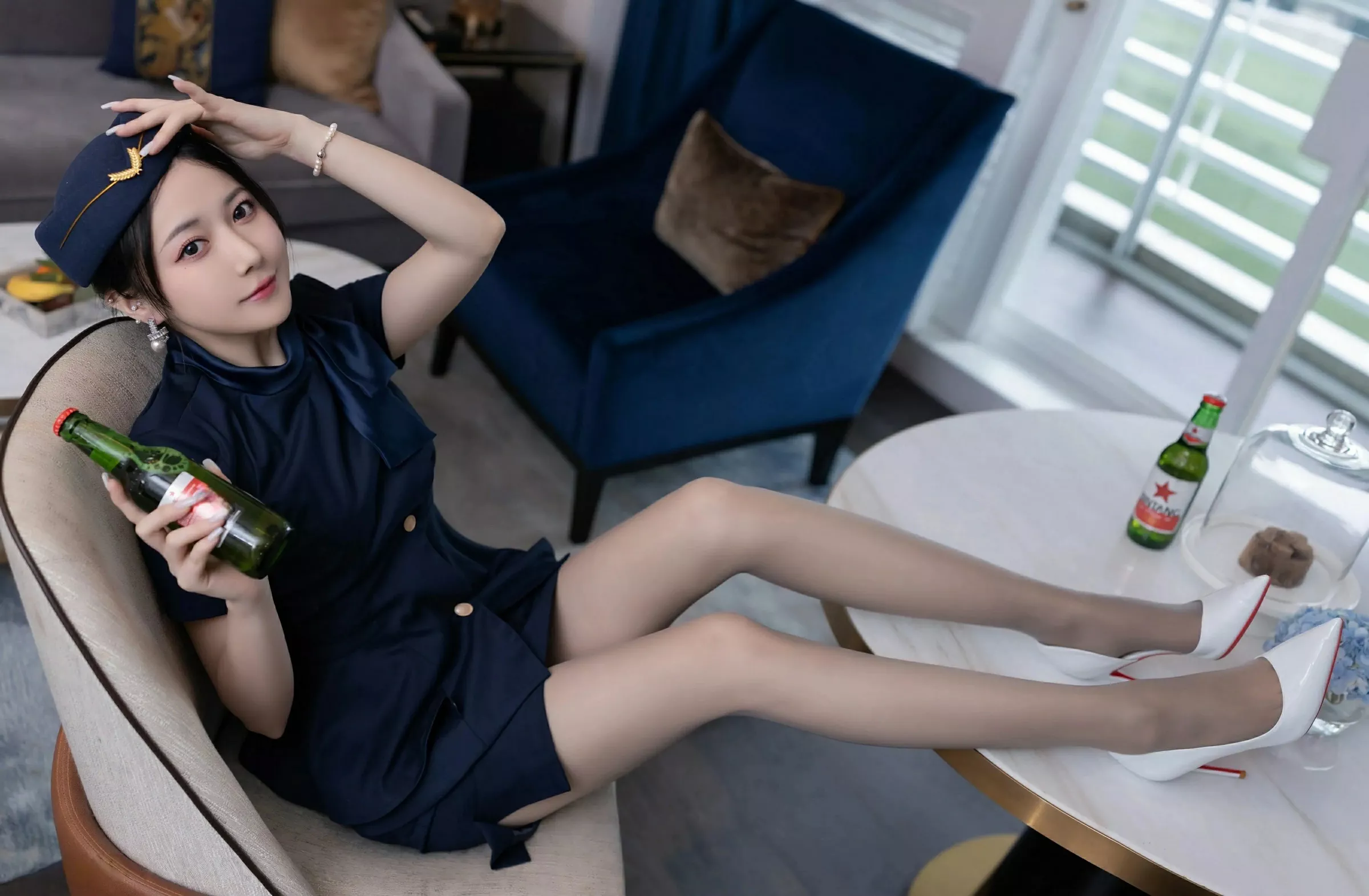 鱼子酱Fish性感空姐制服露白色内衣配灰丝袜秀美腿绝美写真 第 24 张