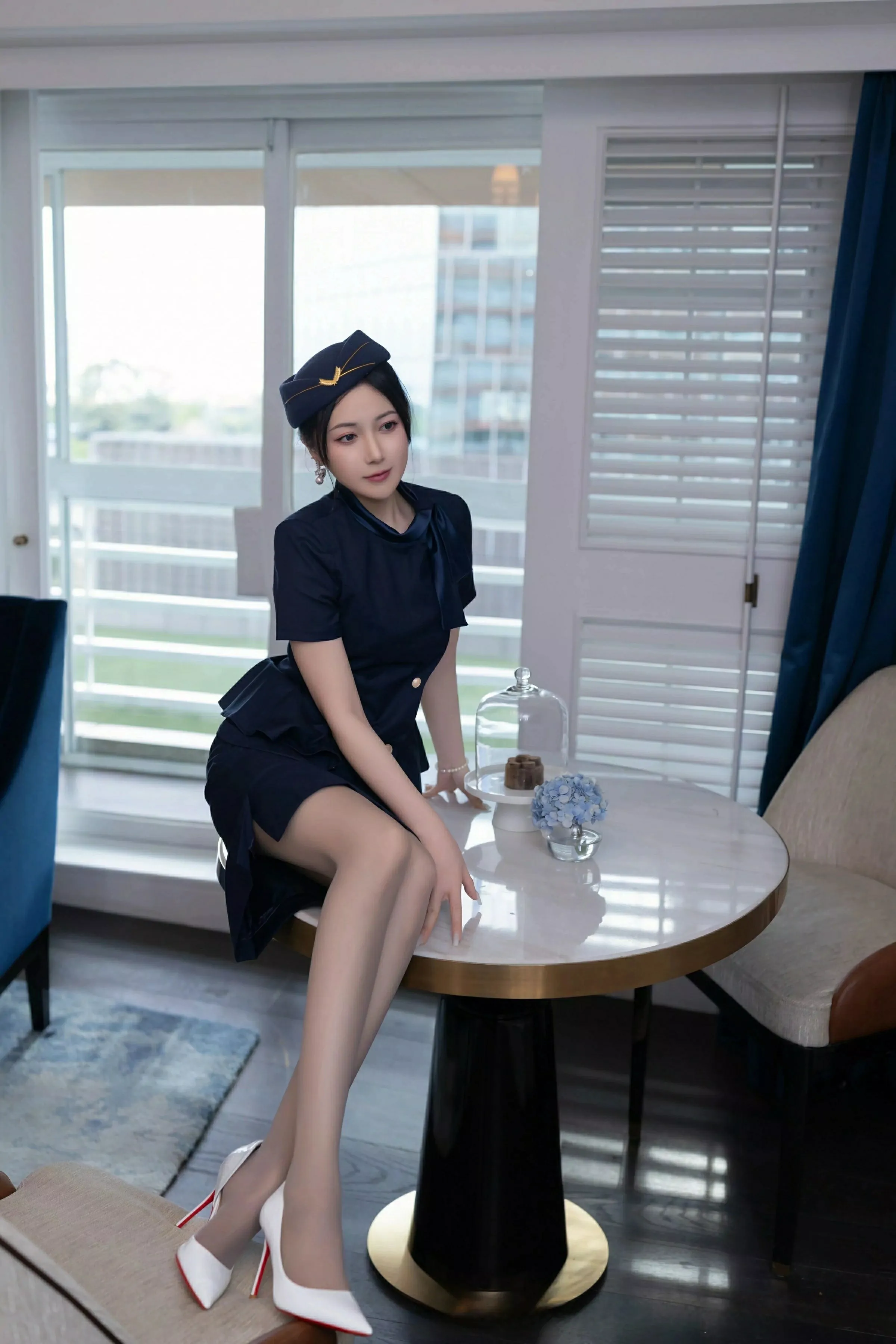 鱼子酱Fish性感空姐制服露白色内衣配灰丝袜秀美腿绝美写真 第 25 张
