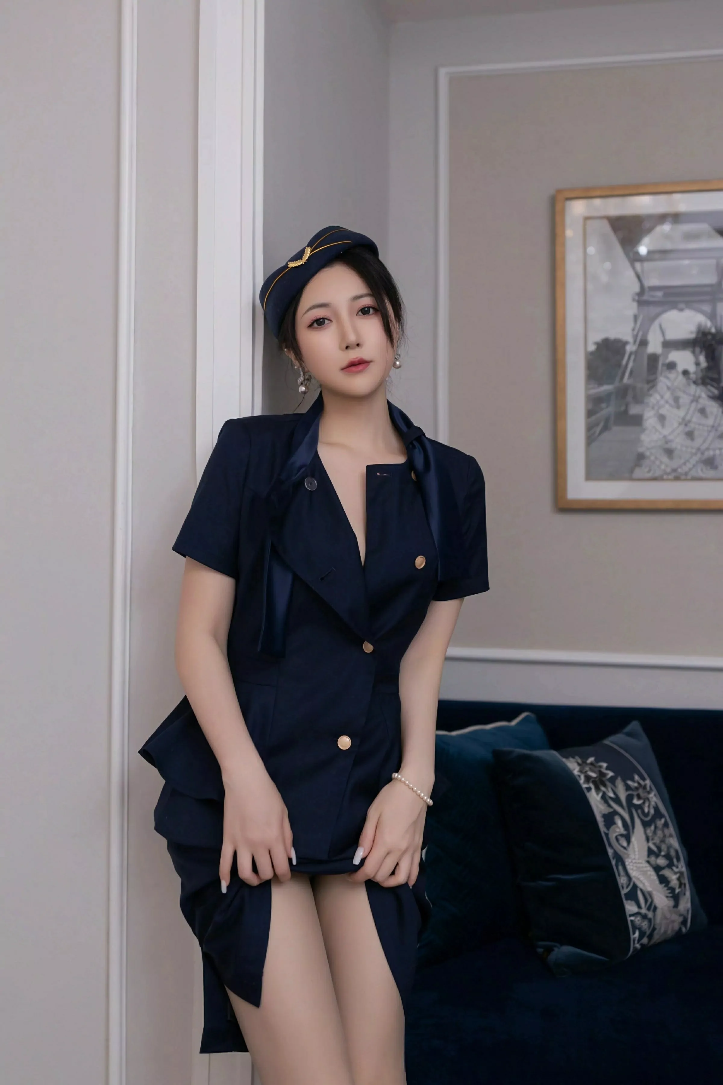 鱼子酱Fish性感空姐制服露白色内衣配灰丝袜秀美腿绝美写真 第 53 张