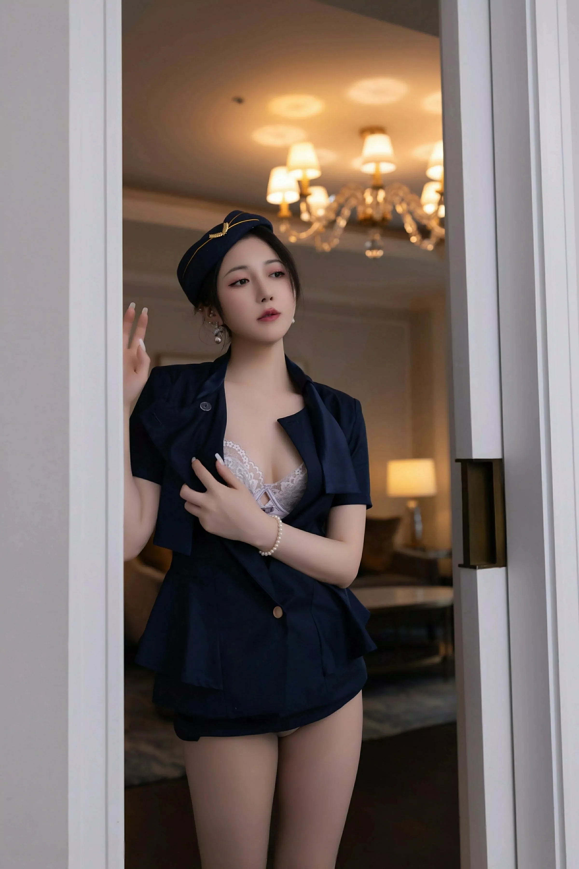 鱼子酱Fish性感空姐制服露白色内衣配灰丝袜秀美腿绝美写真 第 64 张