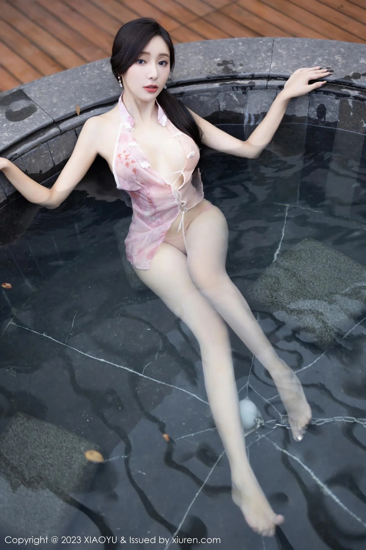 王馨瑶yanni性感浅色吊带长裙+粉色情趣旗袍完美绝美写真 第 130 张
