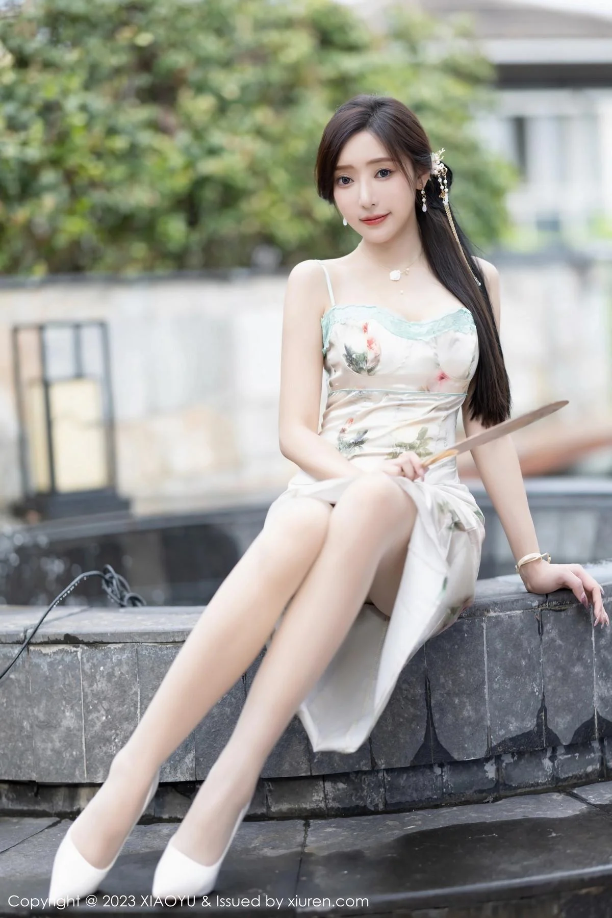 王馨瑶yanni性感浅色吊带长裙+粉色情趣旗袍完美绝美写真 第 19 张