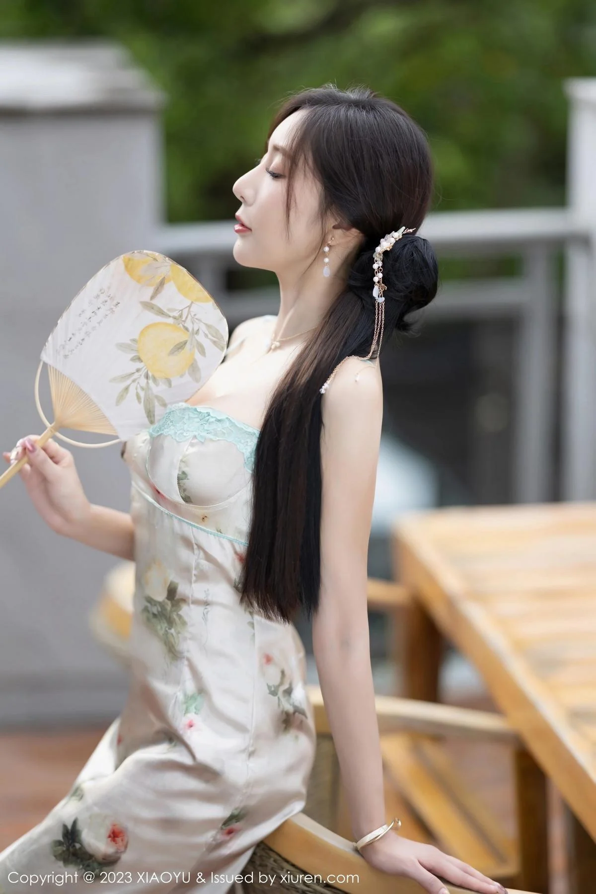 王馨瑶yanni性感浅色吊带长裙+粉色情趣旗袍完美绝美写真 第 28 张