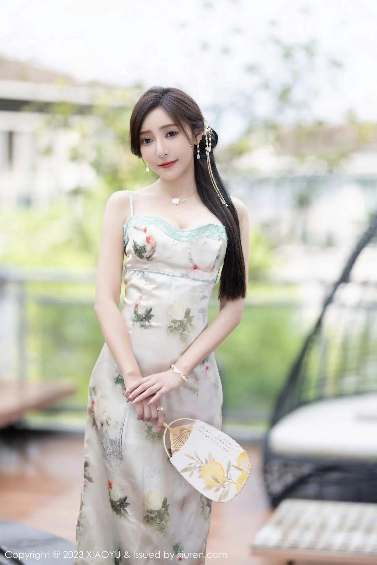 王馨瑶yanni性感浅色吊带长裙+粉色情趣旗袍完美绝美写真 第 3 张