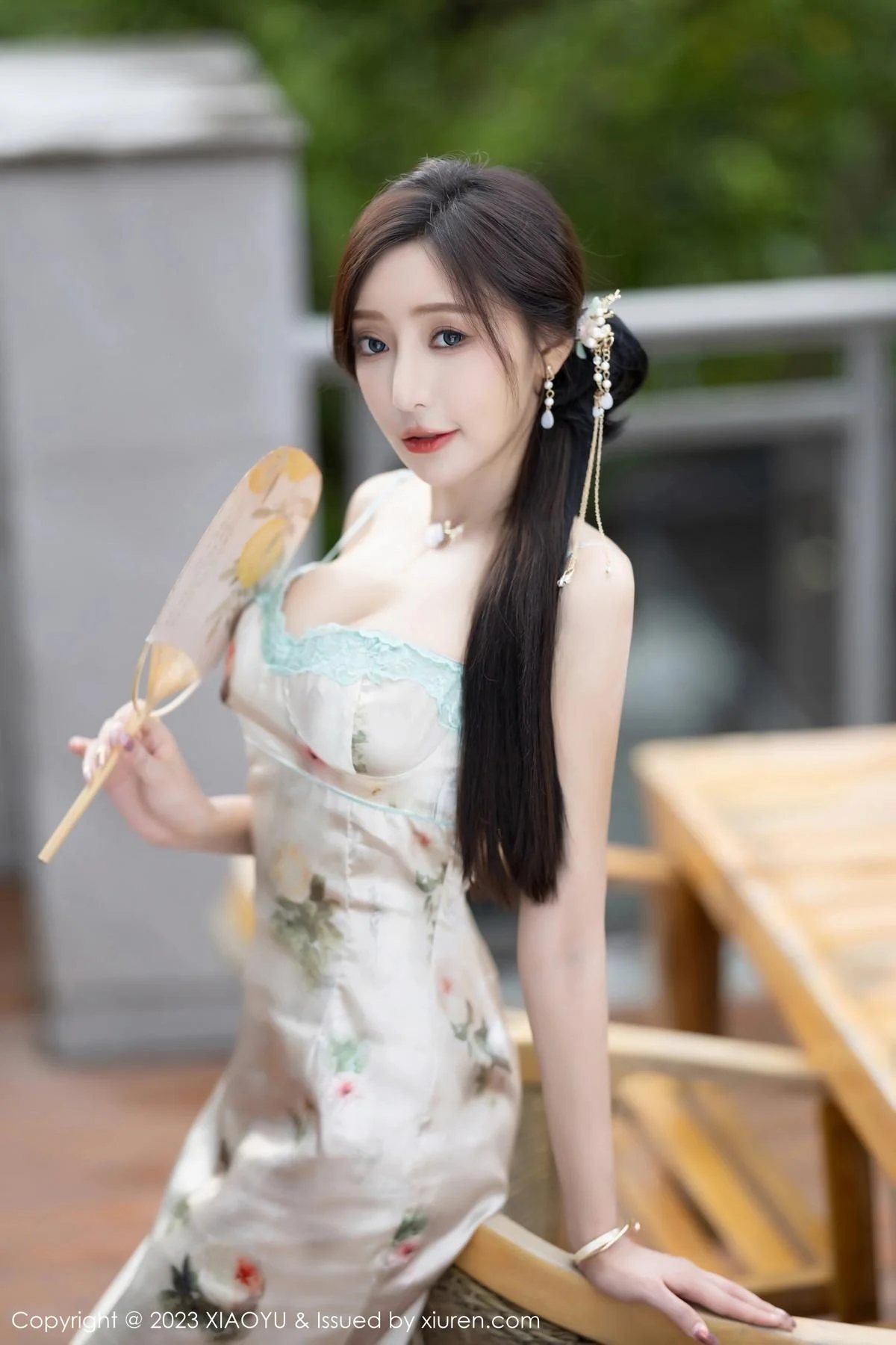 王馨瑶yanni性感浅色吊带长裙+粉色情趣旗袍完美绝美写真 第 30 张