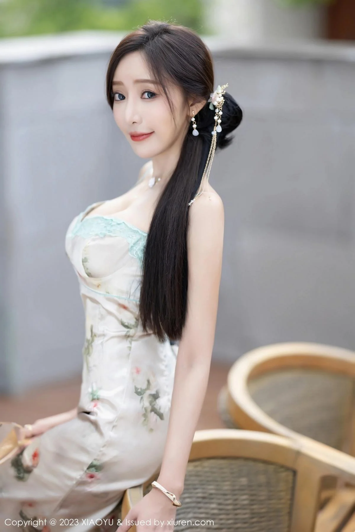王馨瑶yanni性感浅色吊带长裙+粉色情趣旗袍完美绝美写真 第 31 张