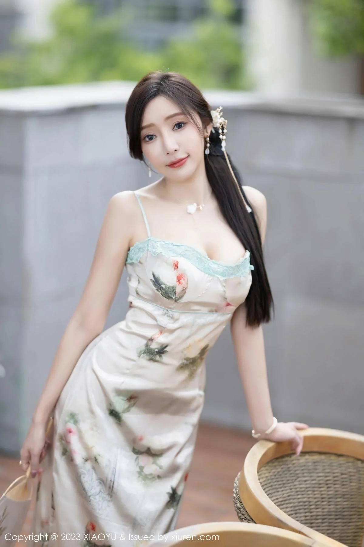 王馨瑶yanni性感浅色吊带长裙+粉色情趣旗袍完美绝美写真 第 33 张