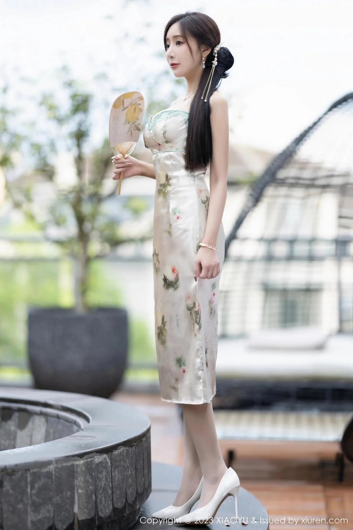 王馨瑶yanni性感浅色吊带长裙+粉色情趣旗袍完美绝美写真 第 5 张