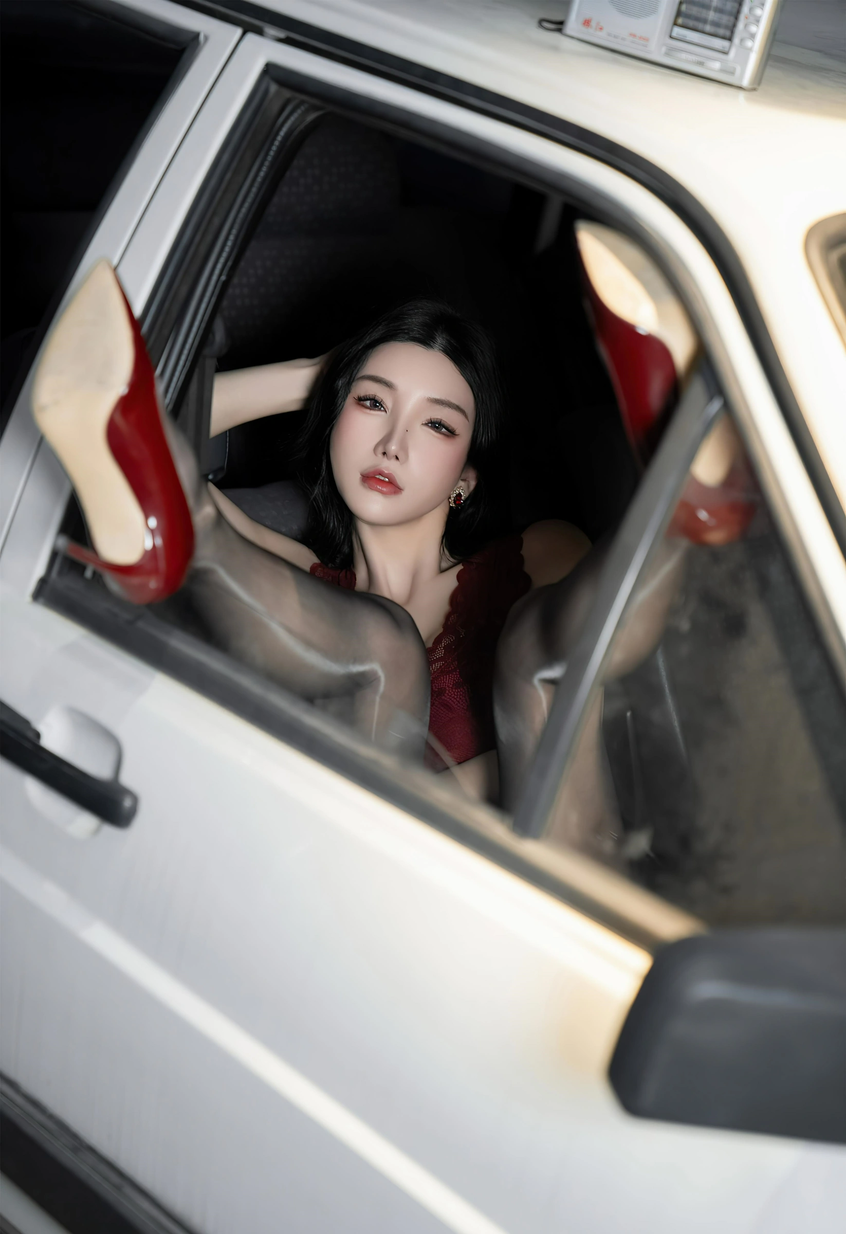 [秀人付费] 周于希Sally 诱人私拍福利 极品车模 第 23 张