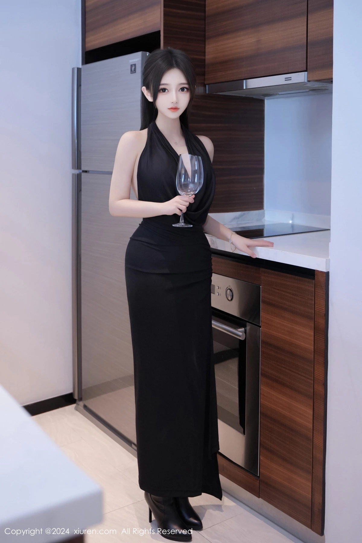 奶茶味的包子性感黑色连衣长裙配黑皮靴秀丰腴身材绝美写真 第 25 张