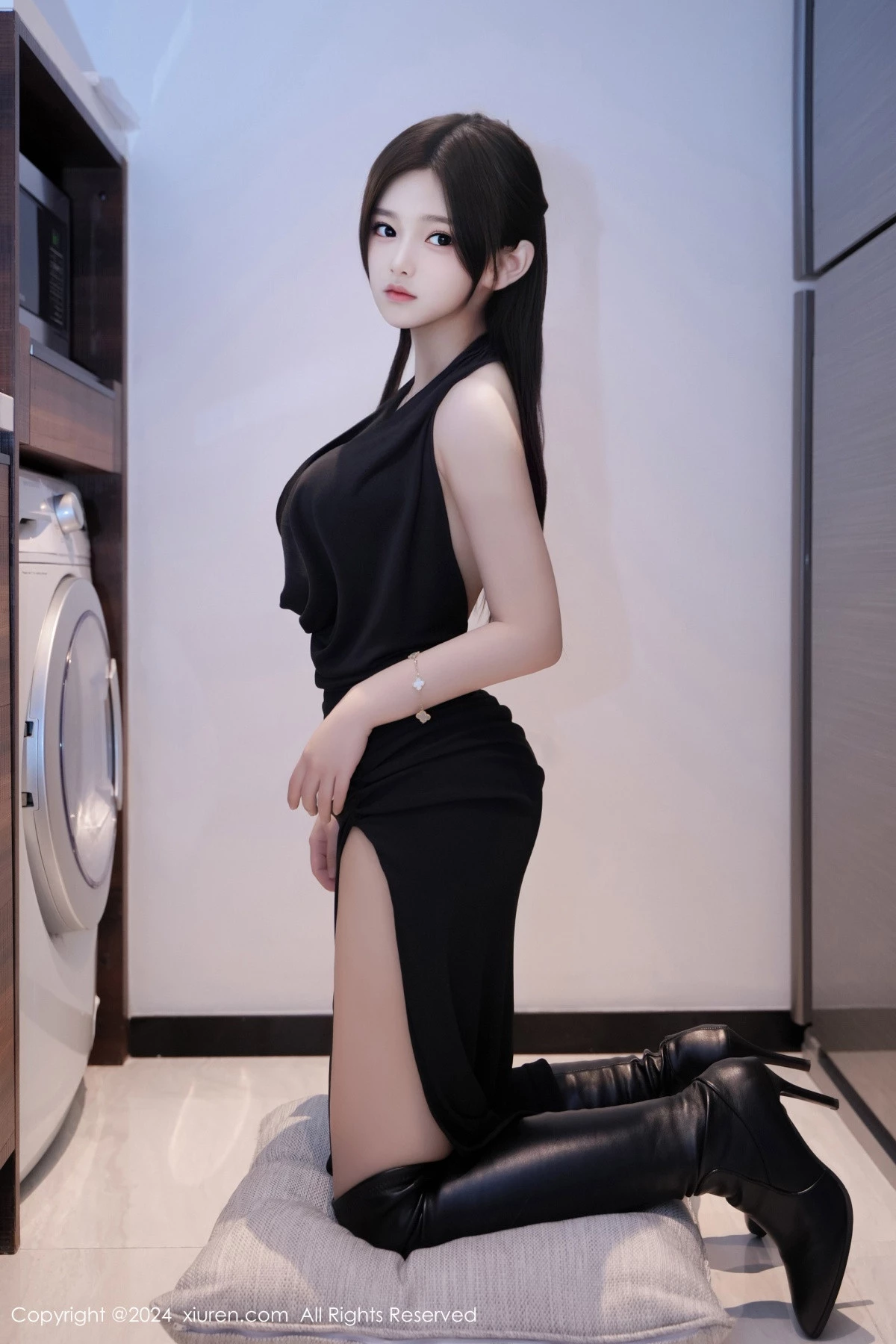奶茶味的包子性感黑色连衣长裙配黑皮靴秀丰腴身材绝美写真 第 43 张