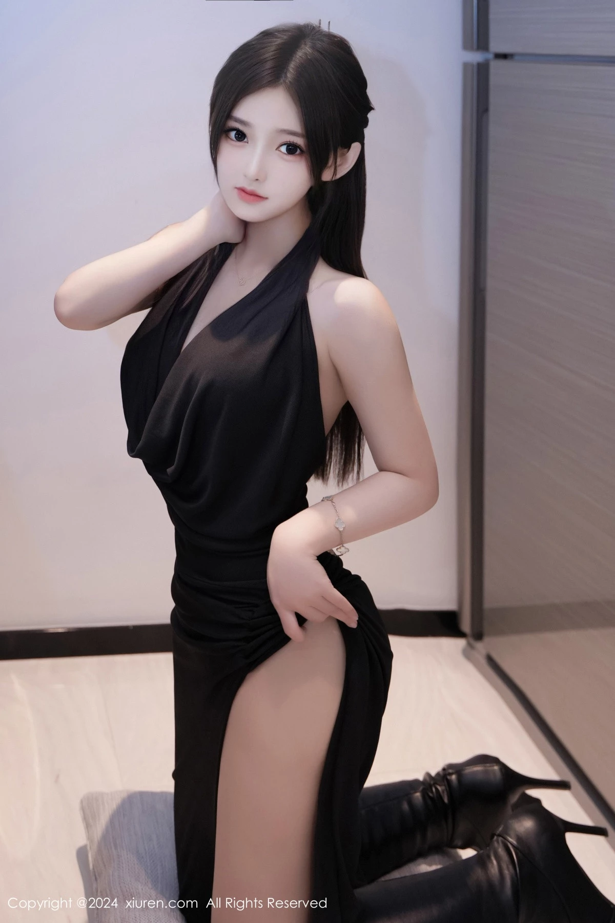 奶茶味的包子性感黑色连衣长裙配黑皮靴秀丰腴身材绝美写真 第 46 张