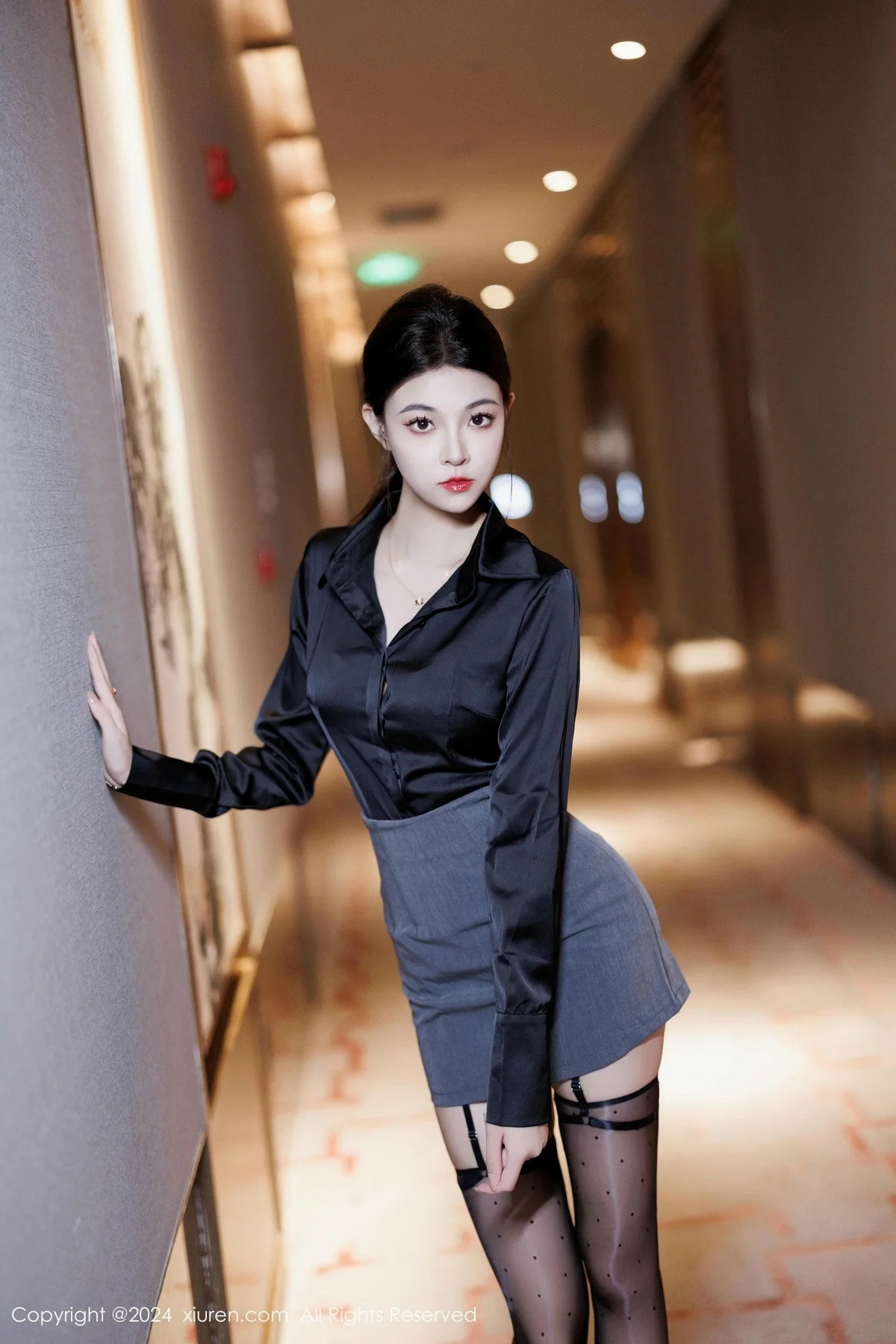 初梦瑶性感OL服饰露黑色内衣配黑丝吊袜秀美腿极致魅惑写真 第 15 张