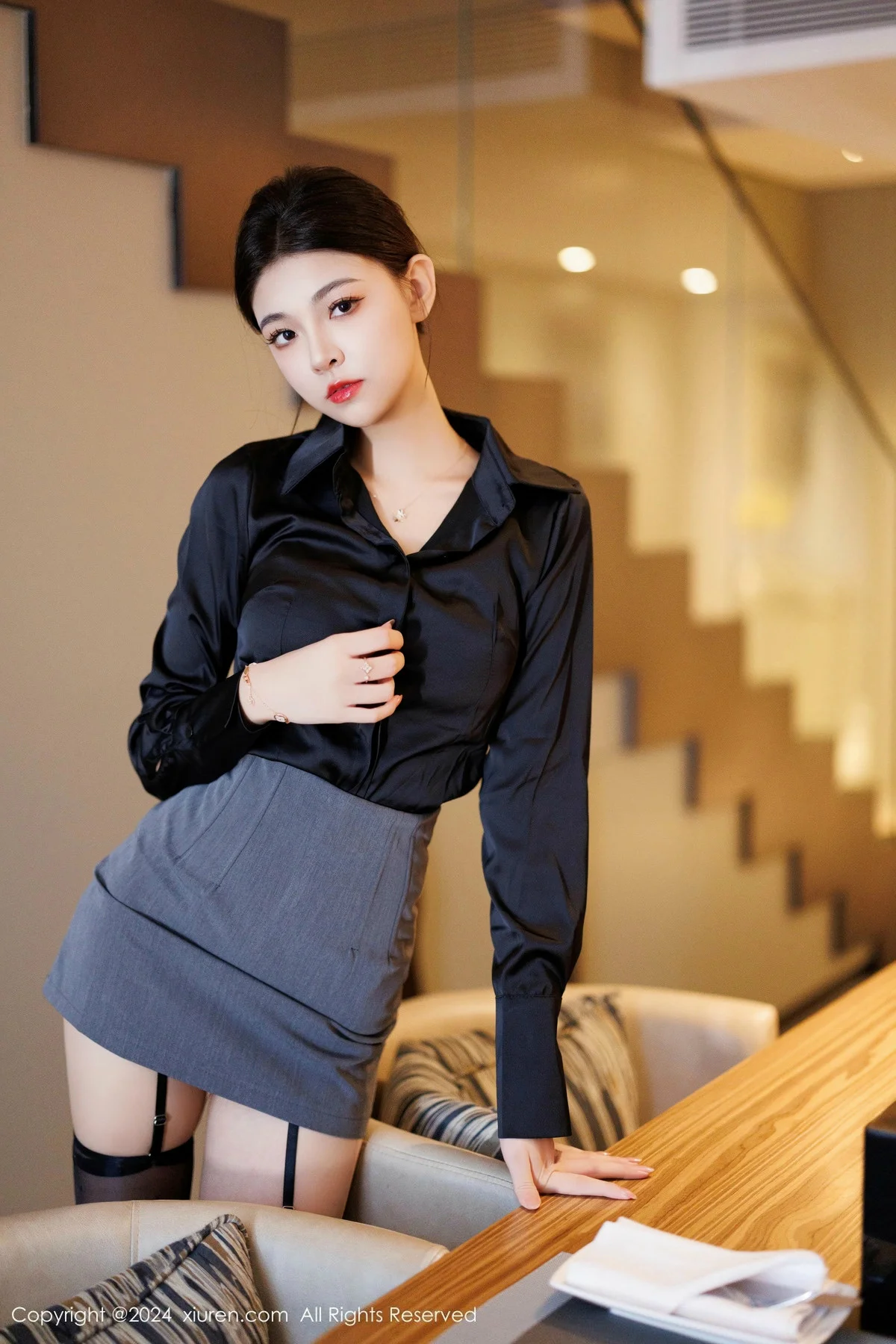 初梦瑶性感OL服饰露黑色内衣配黑丝吊袜秀美腿极致魅惑写真 第 64 张