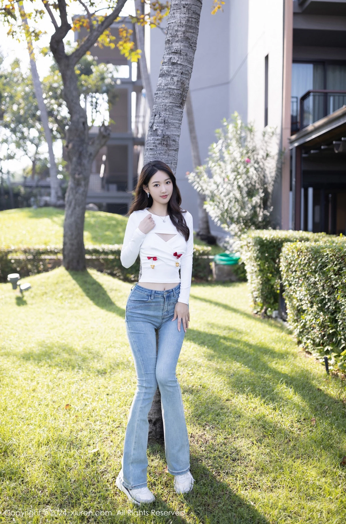 唐安琪性感白色上衣配牛仔裤半脱秀曼妙身姿迷人绝美写真 第 10 张