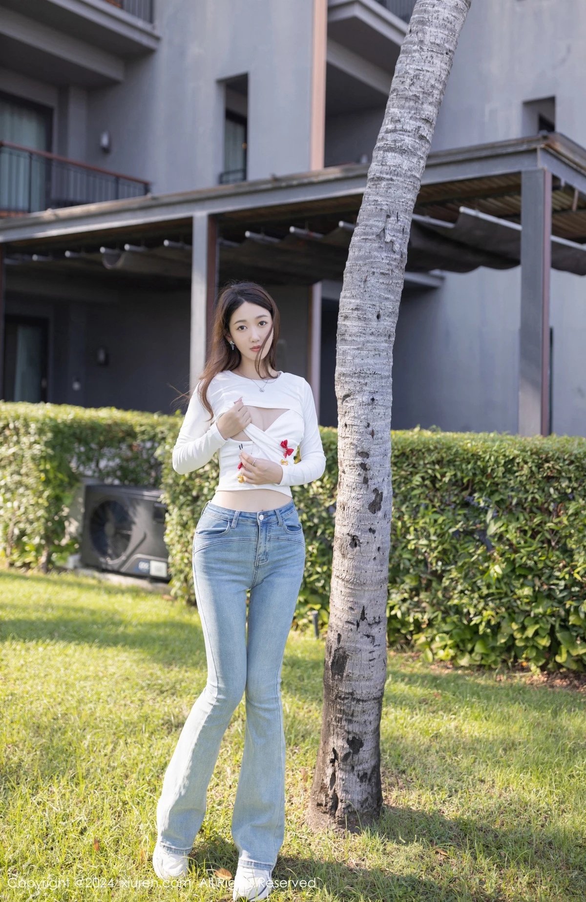 唐安琪性感白色上衣配牛仔裤半脱秀曼妙身姿迷人绝美写真 第 15 张