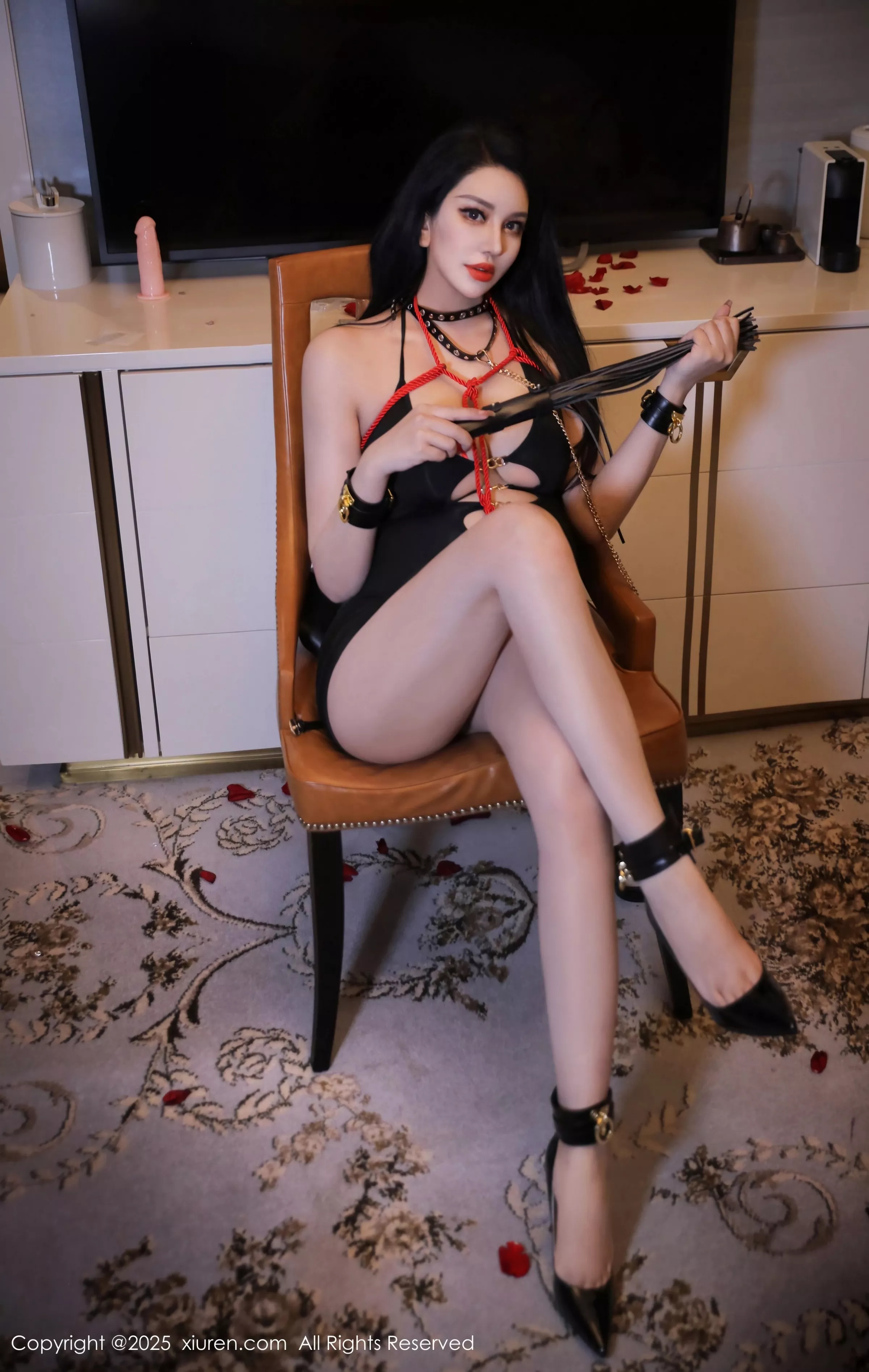 乔安娜性感红色情趣内衣+黑色情趣服饰秀丰满身材绝美写真 第 54 张