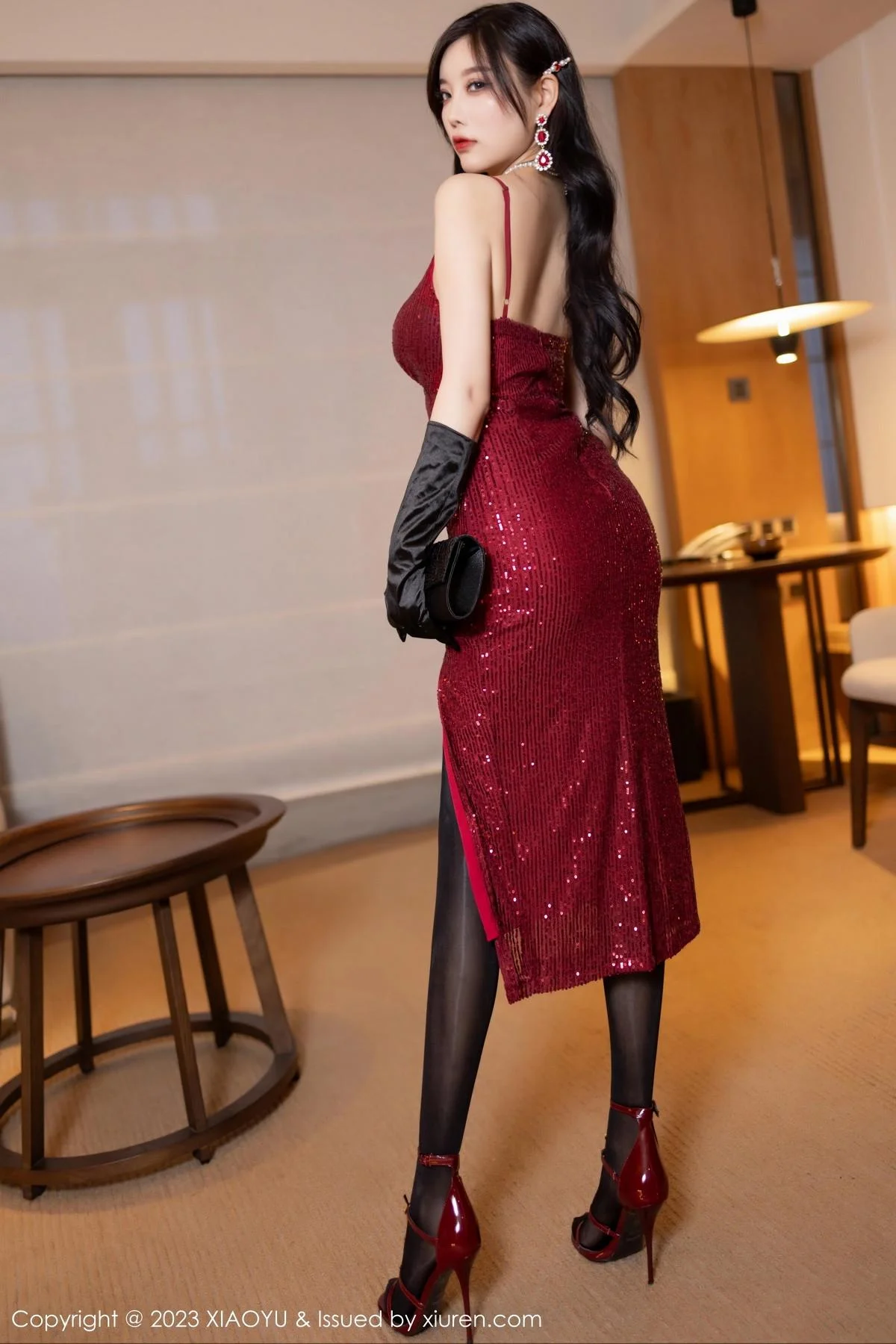 杨晨晨Yome红色情趣内衣+红色吊带裙秀丰腴身材绝美写真 第 13 张