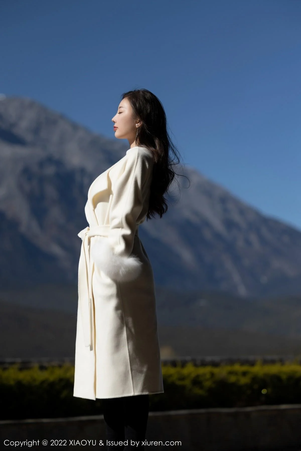 杨晨晨Yome丽江心愿旅拍白色收身上衣配超薄肉丝绝美写真 第 1 张