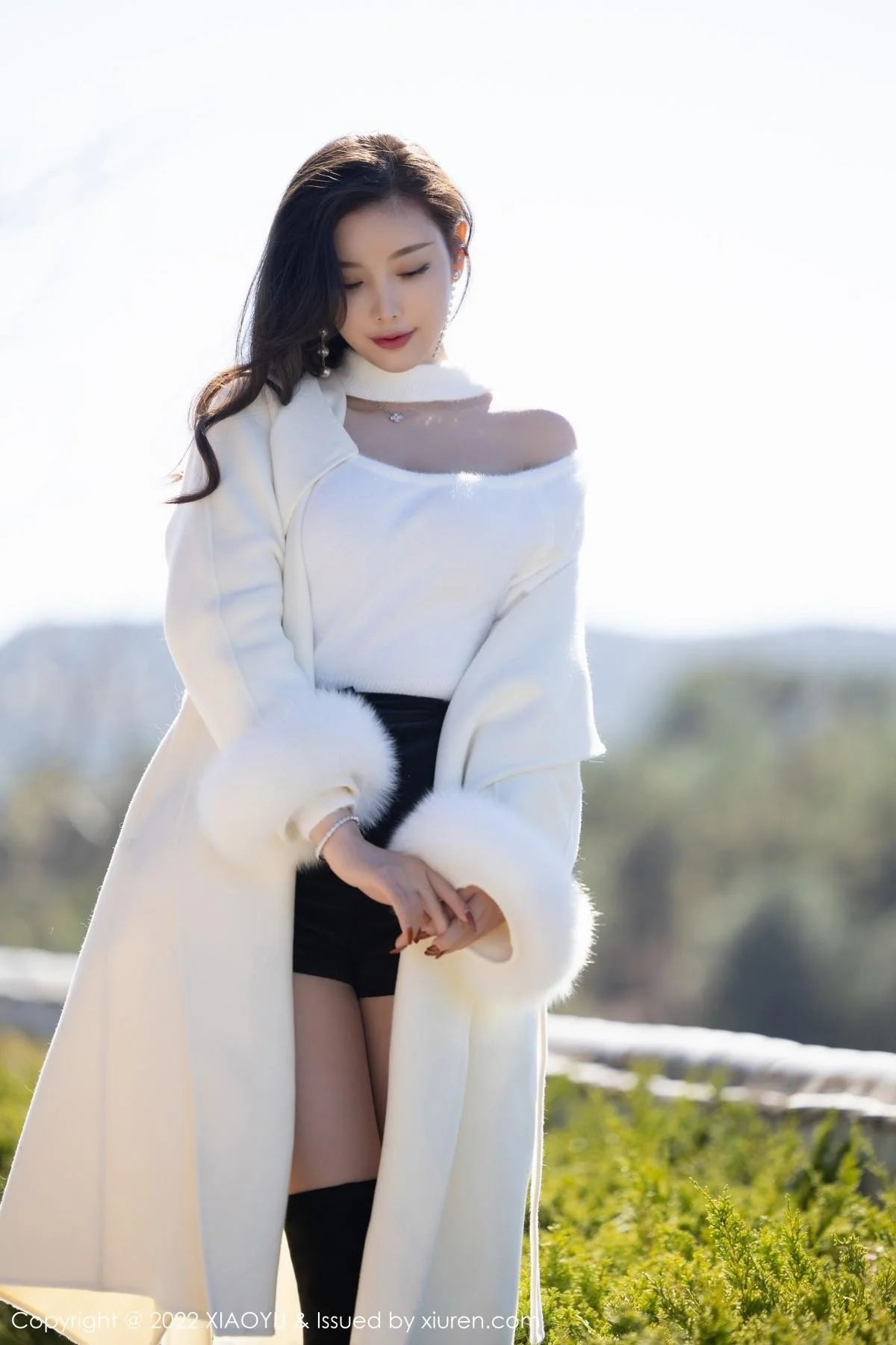 杨晨晨Yome丽江心愿旅拍白色收身上衣配超薄肉丝绝美写真 第 10 张
