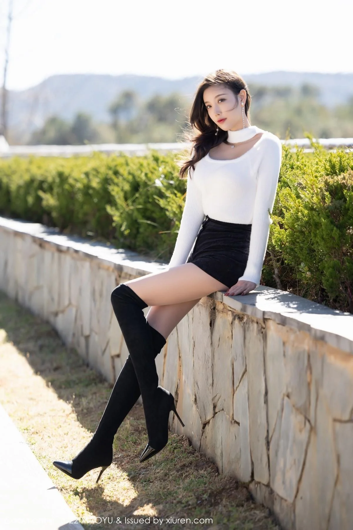 杨晨晨Yome丽江心愿旅拍白色收身上衣配超薄肉丝绝美写真 第 141 张