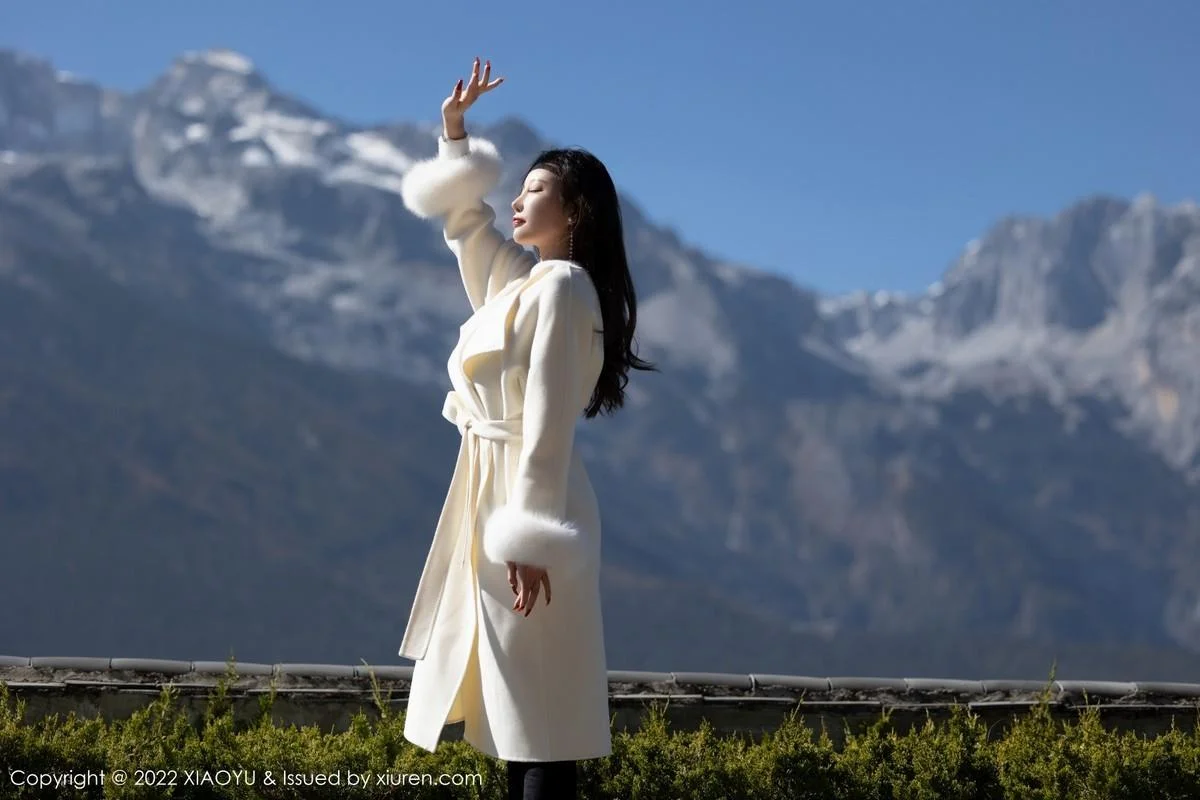 杨晨晨Yome丽江心愿旅拍白色收身上衣配超薄肉丝绝美写真 第 8 张