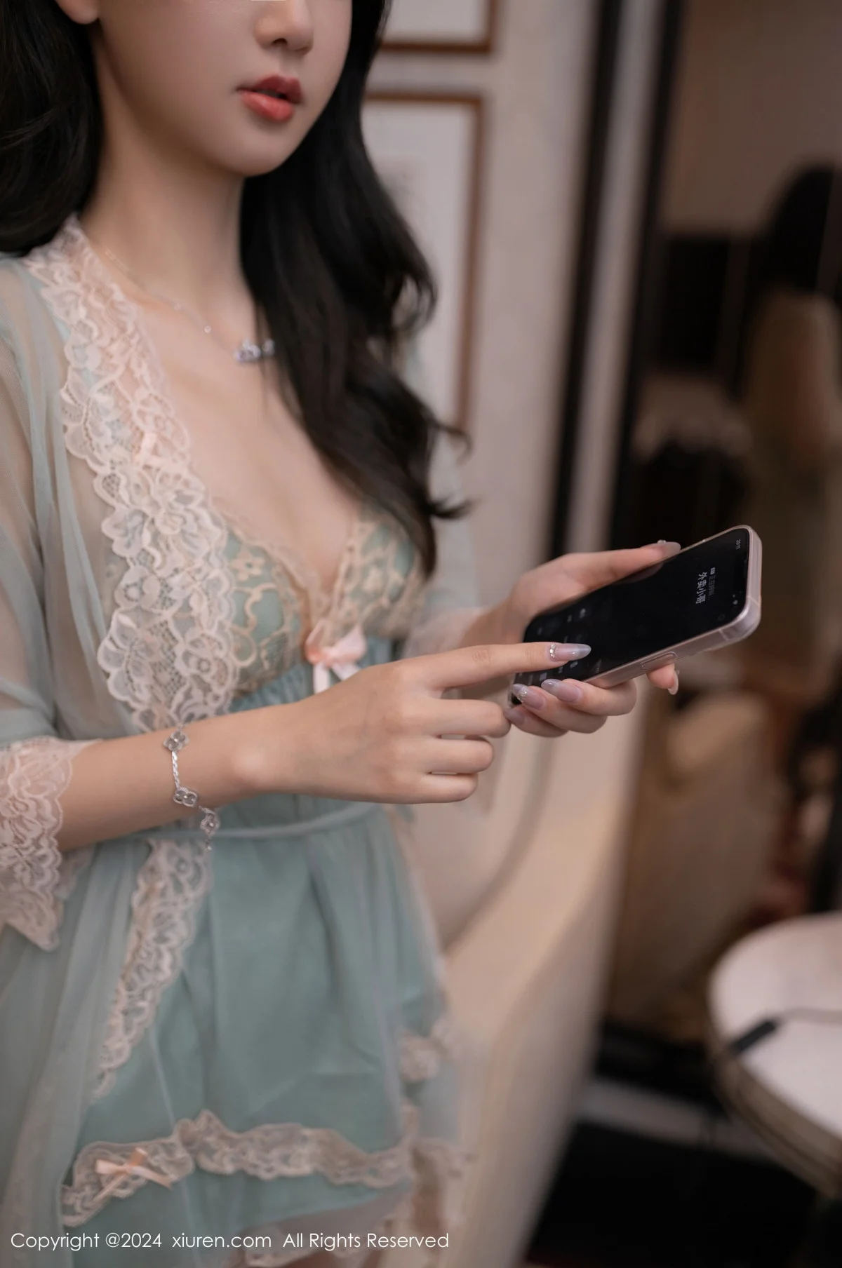 唐安琪外卖主题性感浅色蕾丝连衣裙配超薄肉丝完美绝美写真 第 32 张
