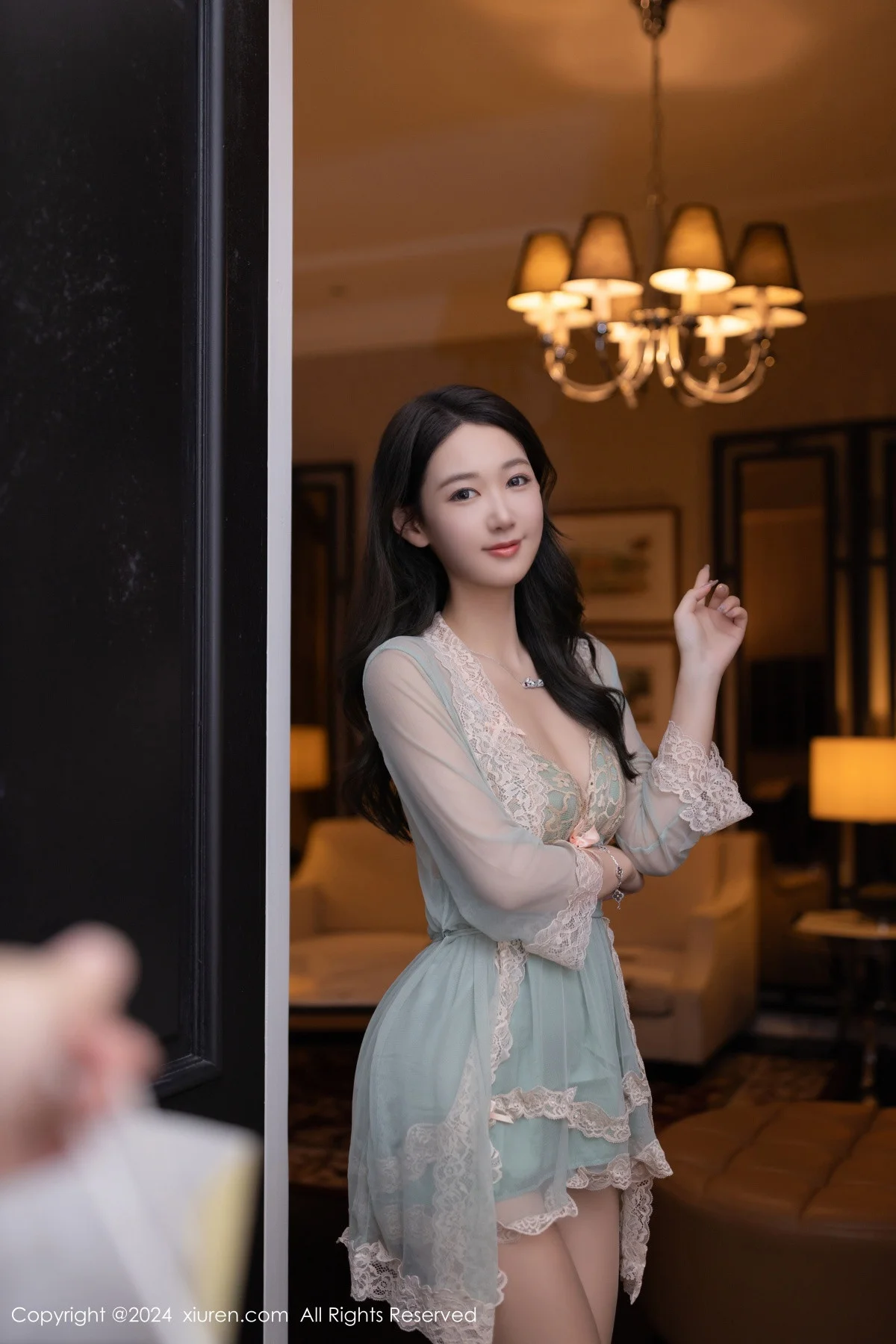 唐安琪外卖主题性感浅色蕾丝连衣裙配超薄肉丝完美绝美写真 第 37 张
