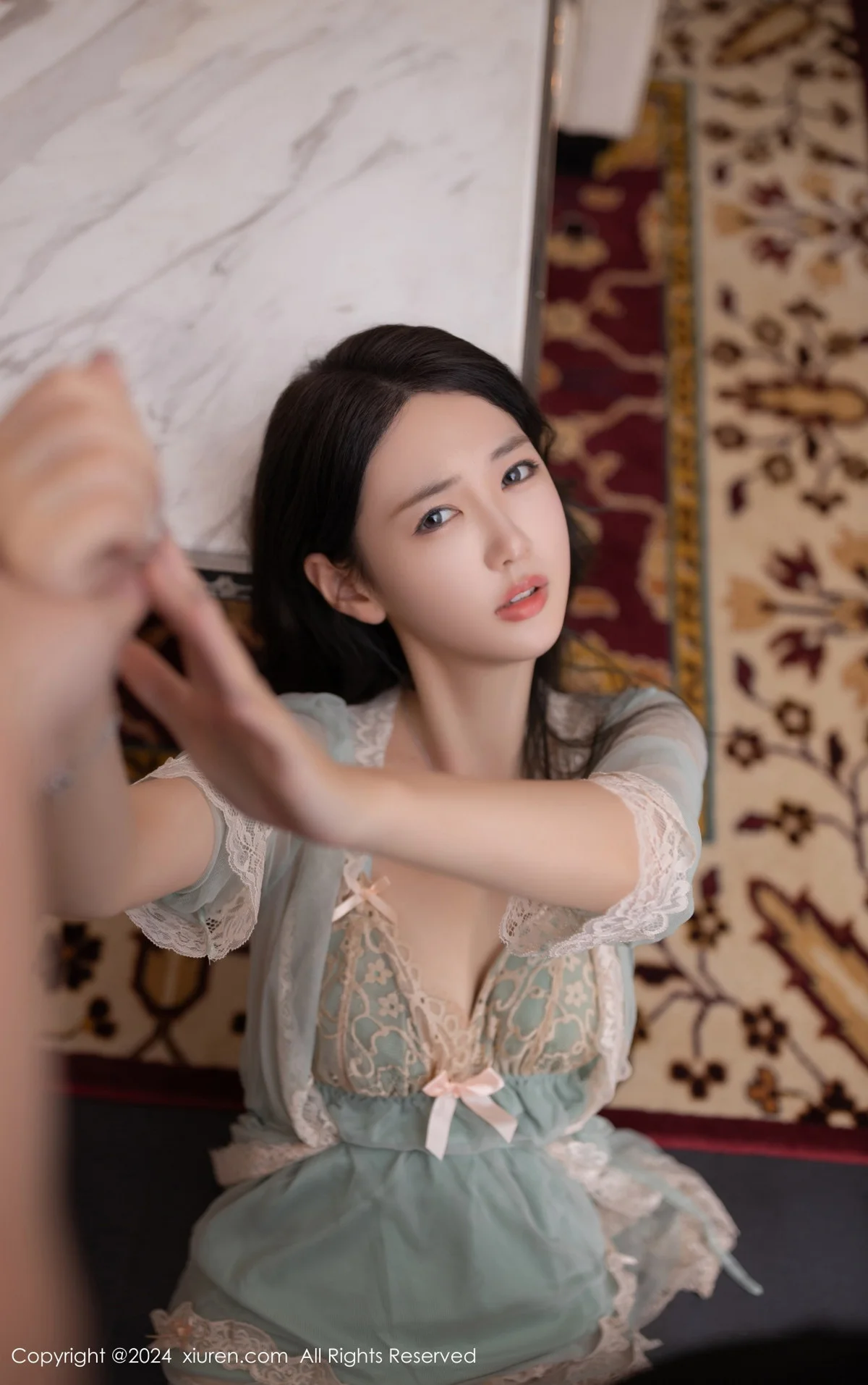 唐安琪外卖主题性感浅色蕾丝连衣裙配超薄肉丝完美绝美写真 第 59 张