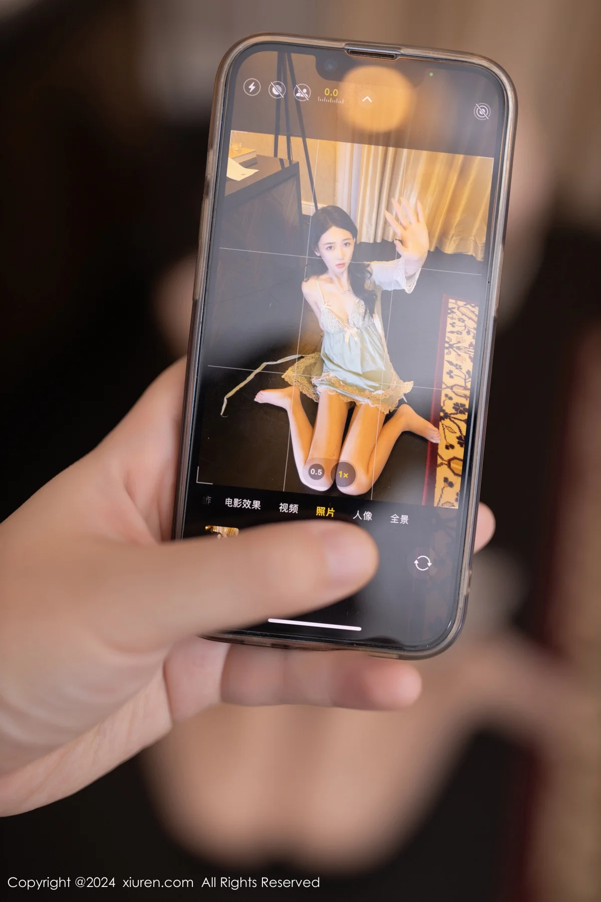 唐安琪外卖主题性感浅色蕾丝连衣裙配超薄肉丝完美绝美写真 第 76 张