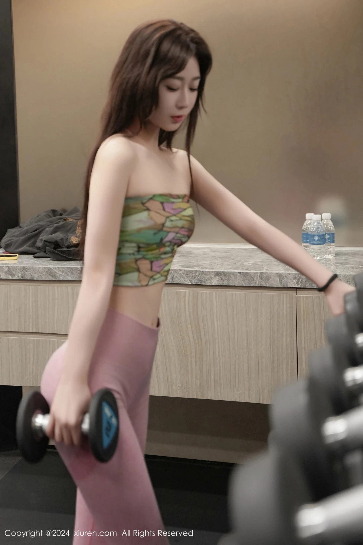 软糖爱喝奶私房性感浅粉色瑜伽服饰紧身秀完美身材绝美写真 第 15 张